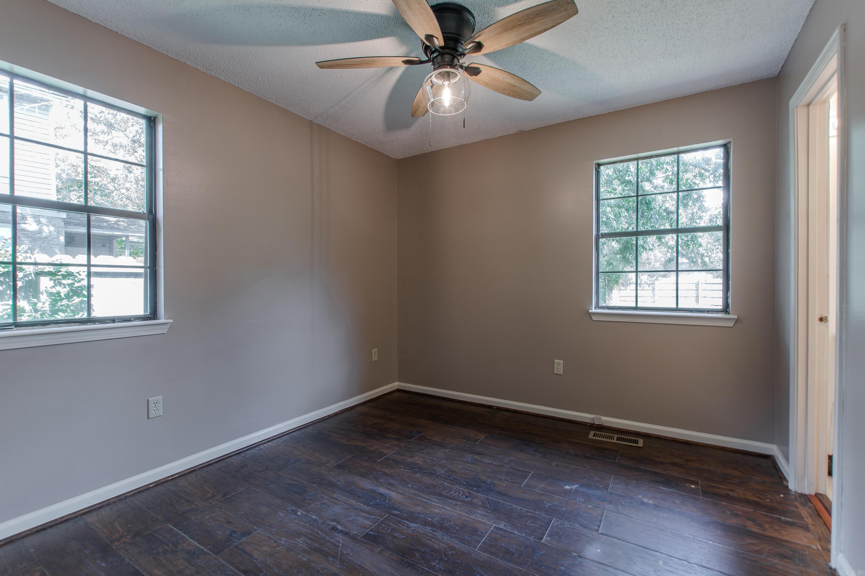 WOODLAND HILLS - Residential