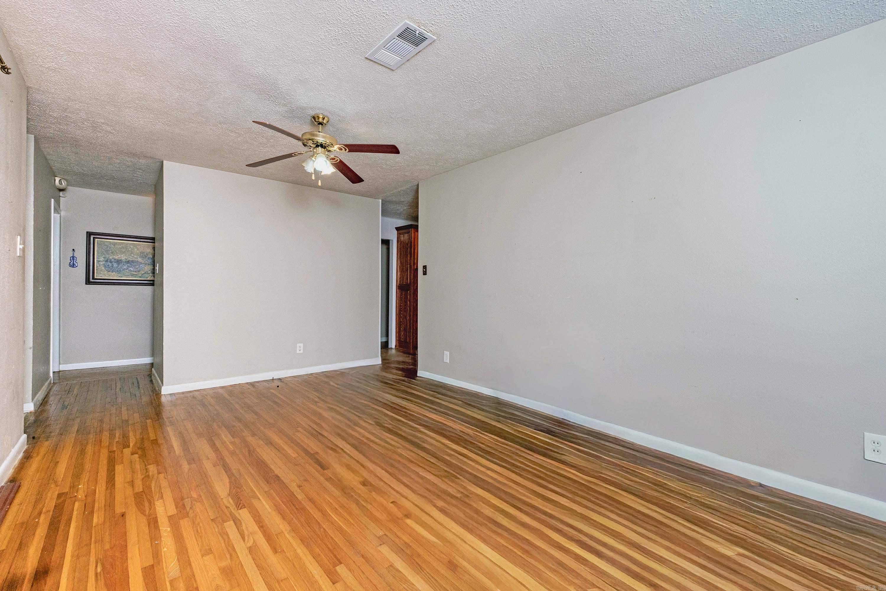 TWIN LAKES - Residential