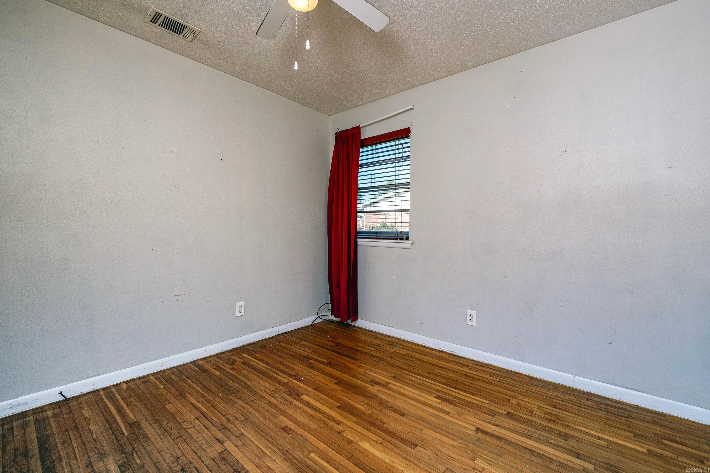 TWIN LAKES - Residential