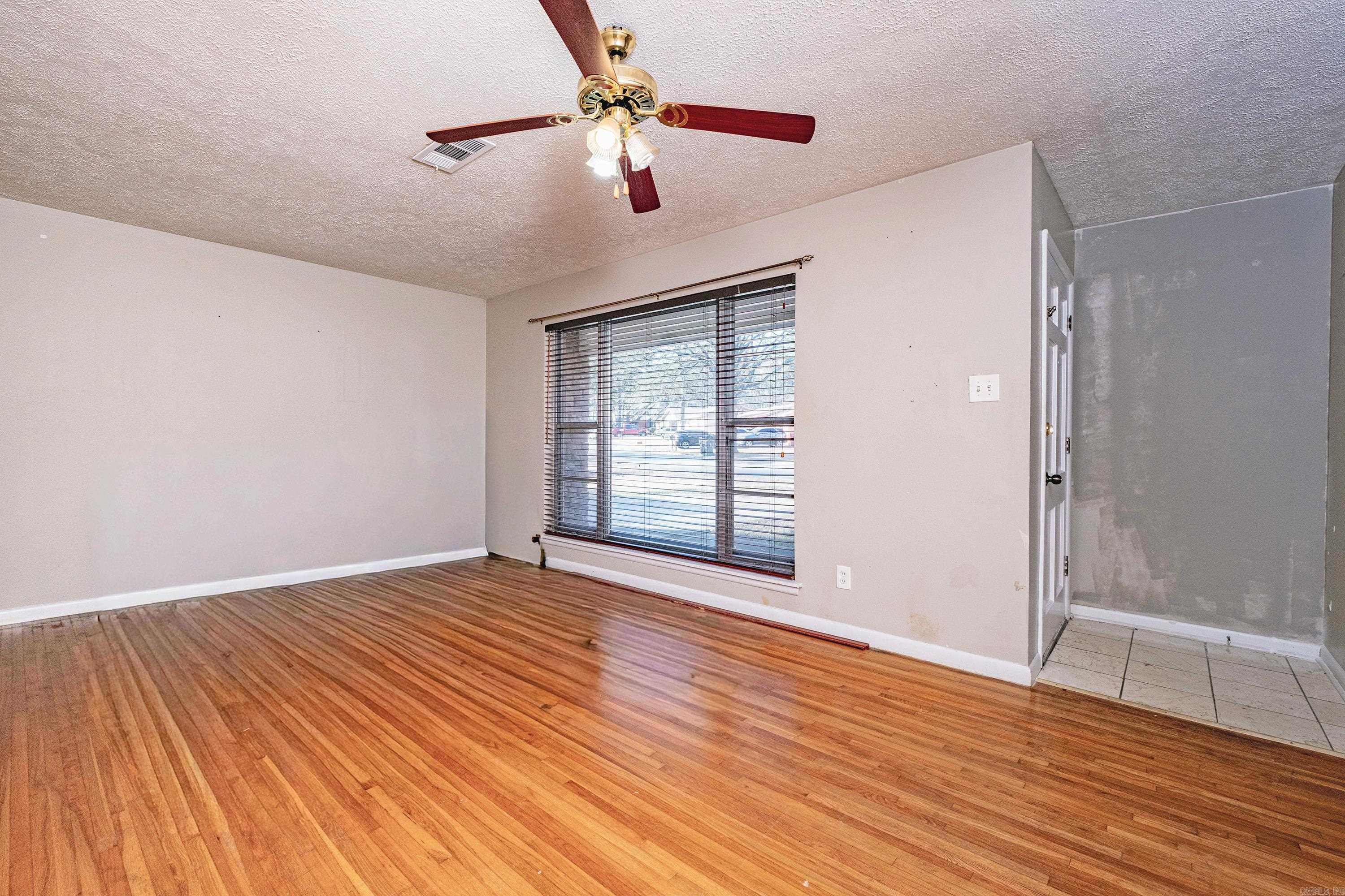 TWIN LAKES - Residential