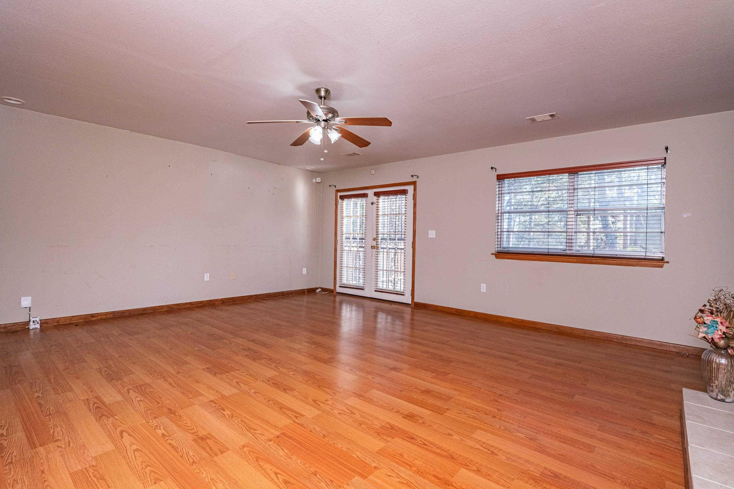 TWIN LAKES - Residential