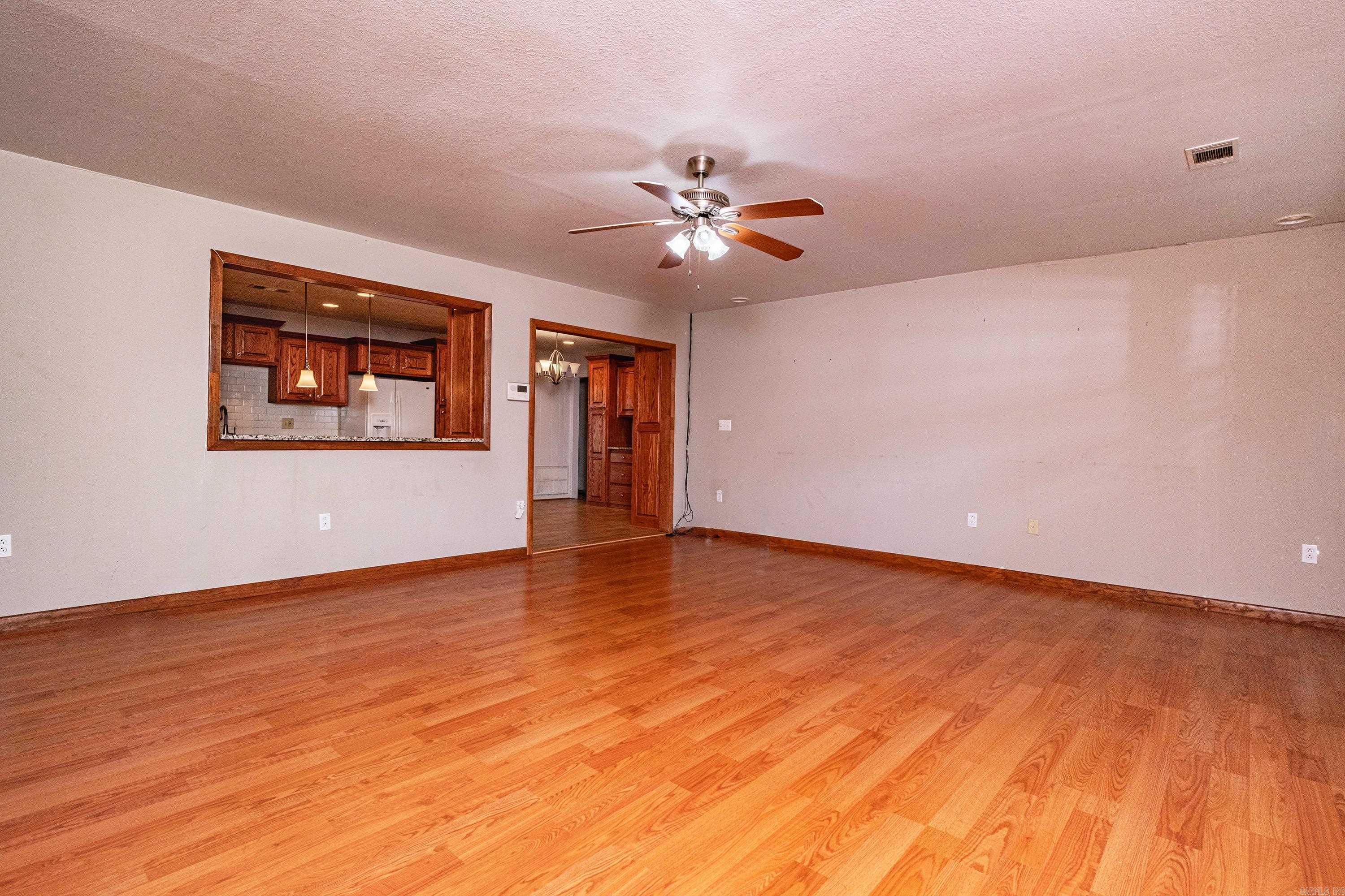 TWIN LAKES - Residential