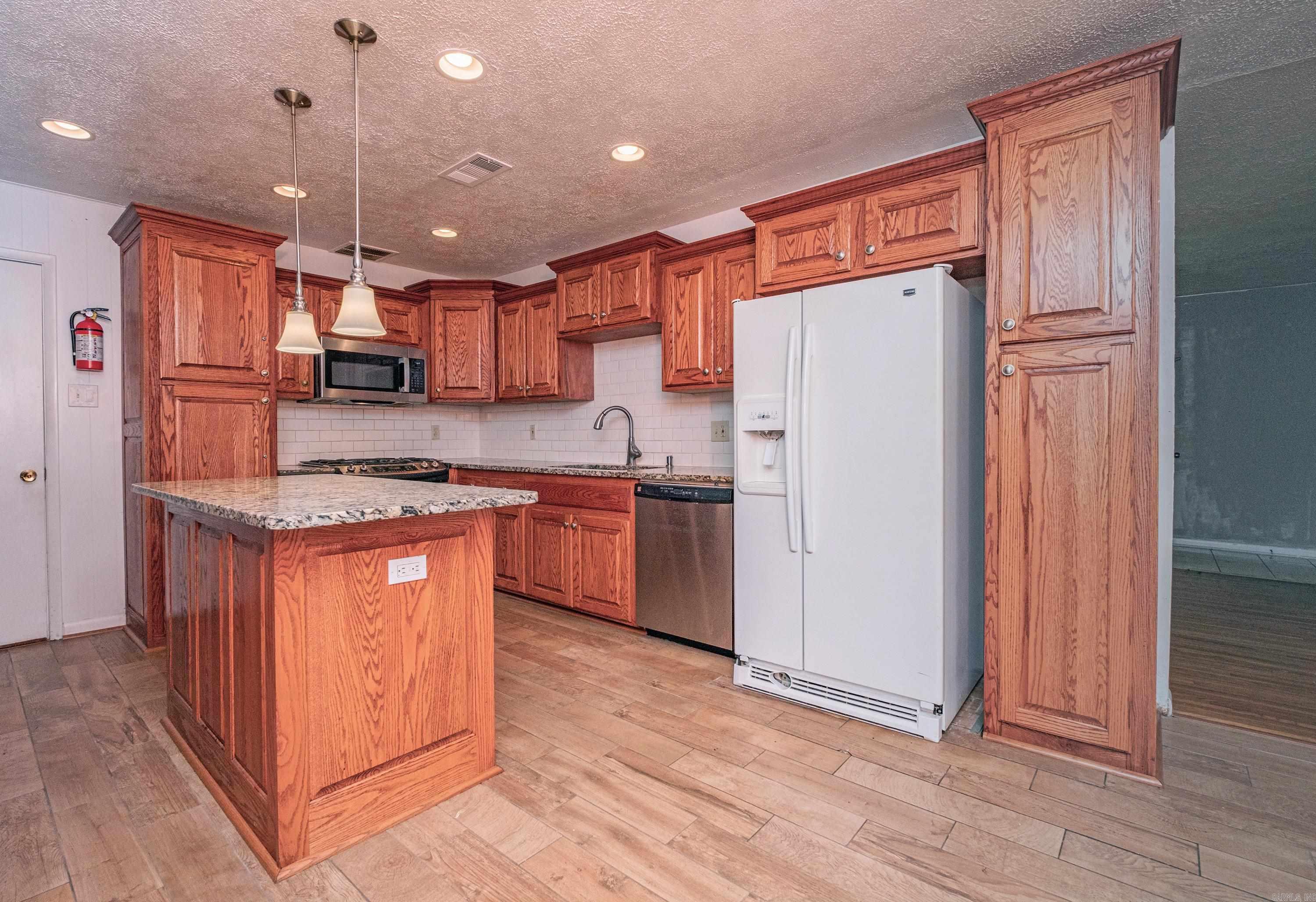 TWIN LAKES - Residential