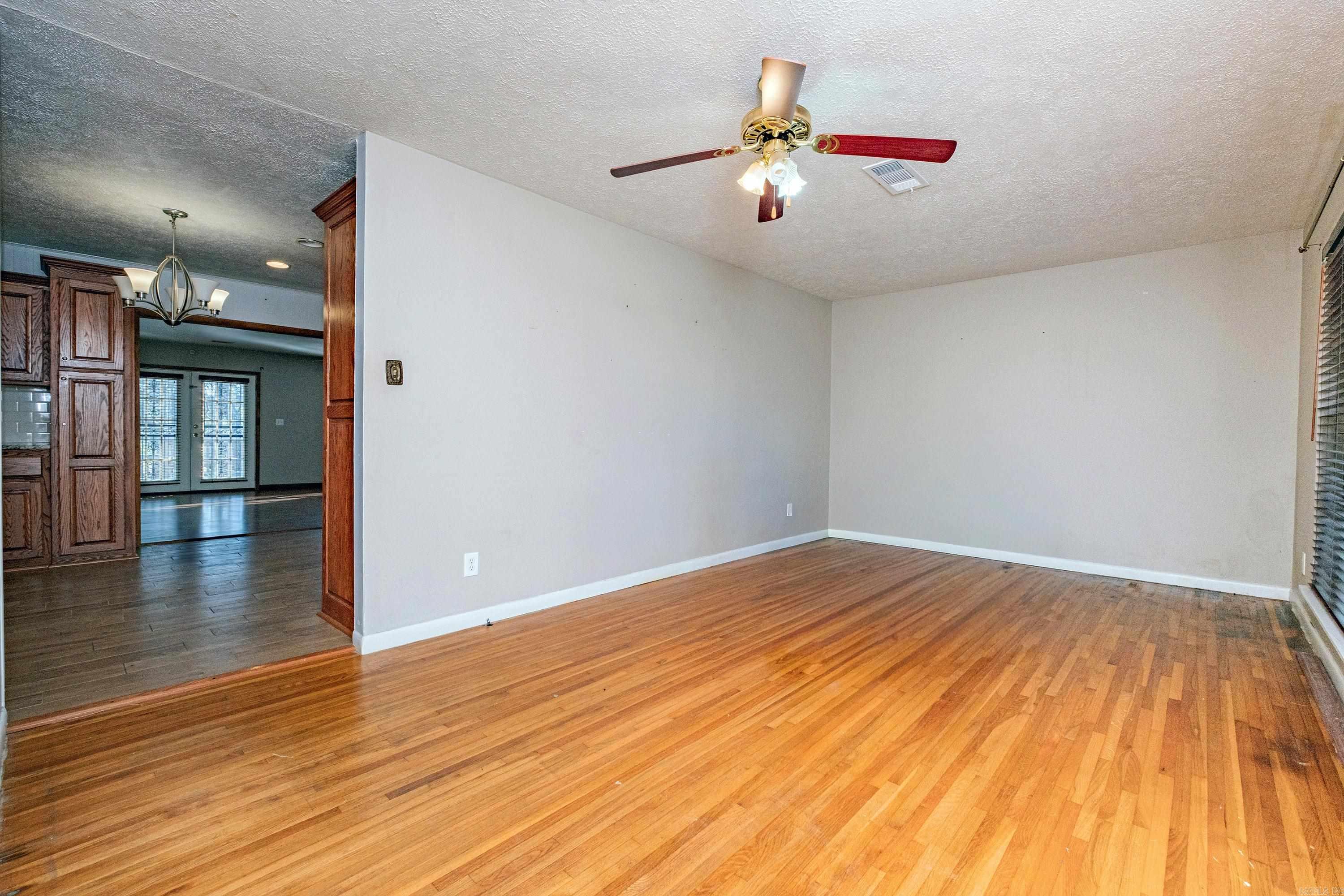 TWIN LAKES - Residential