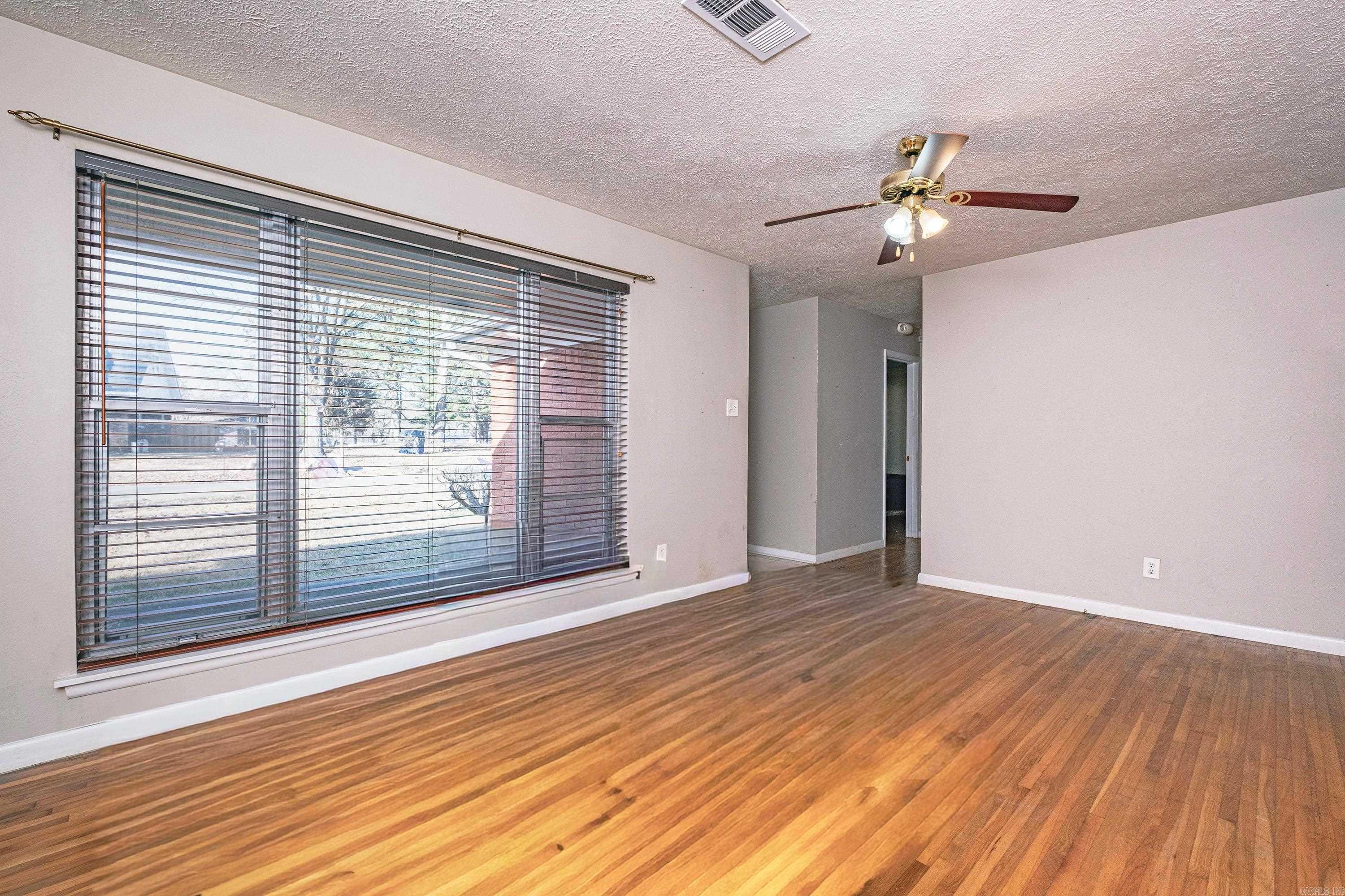 TWIN LAKES - Residential