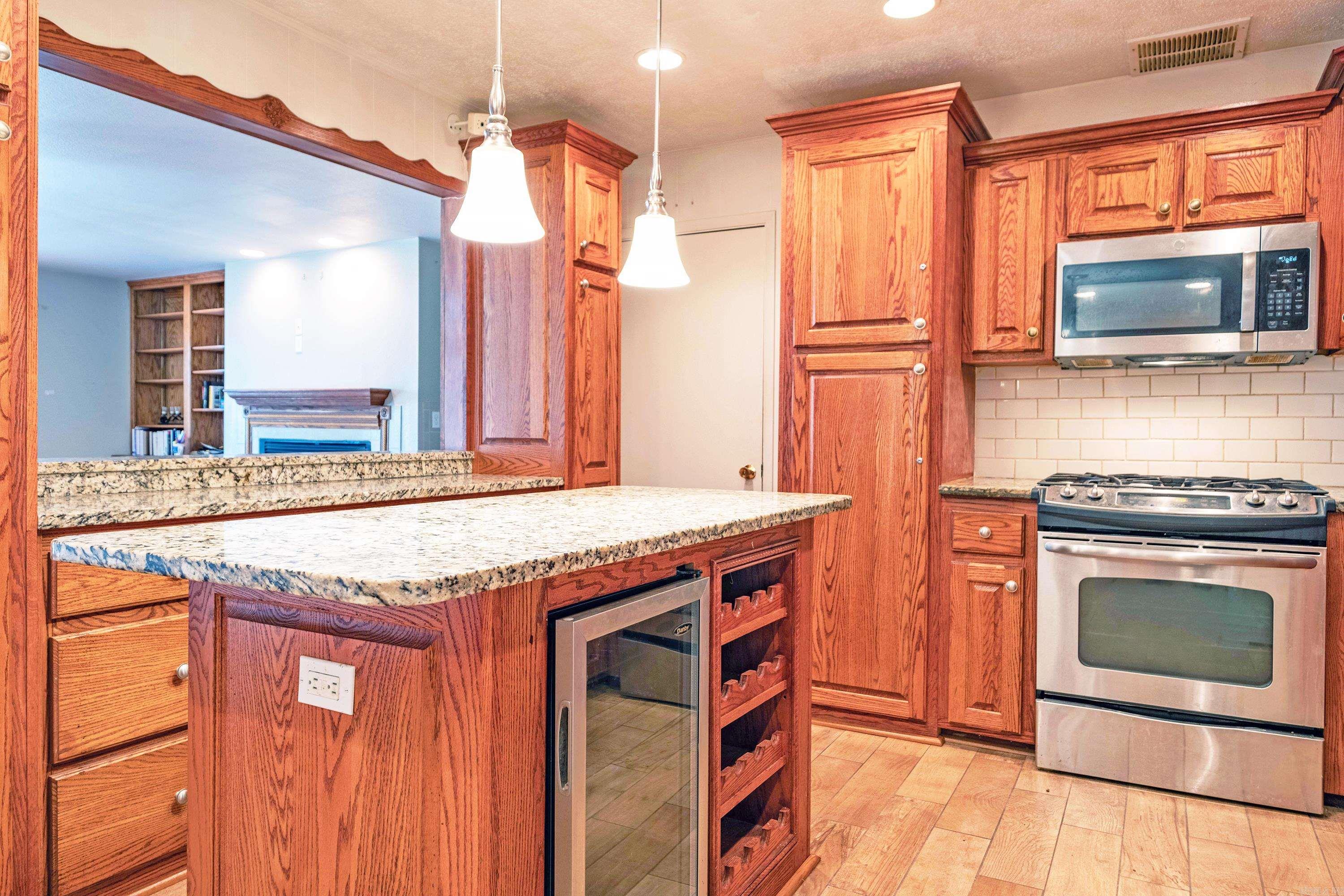 TWIN LAKES - Residential