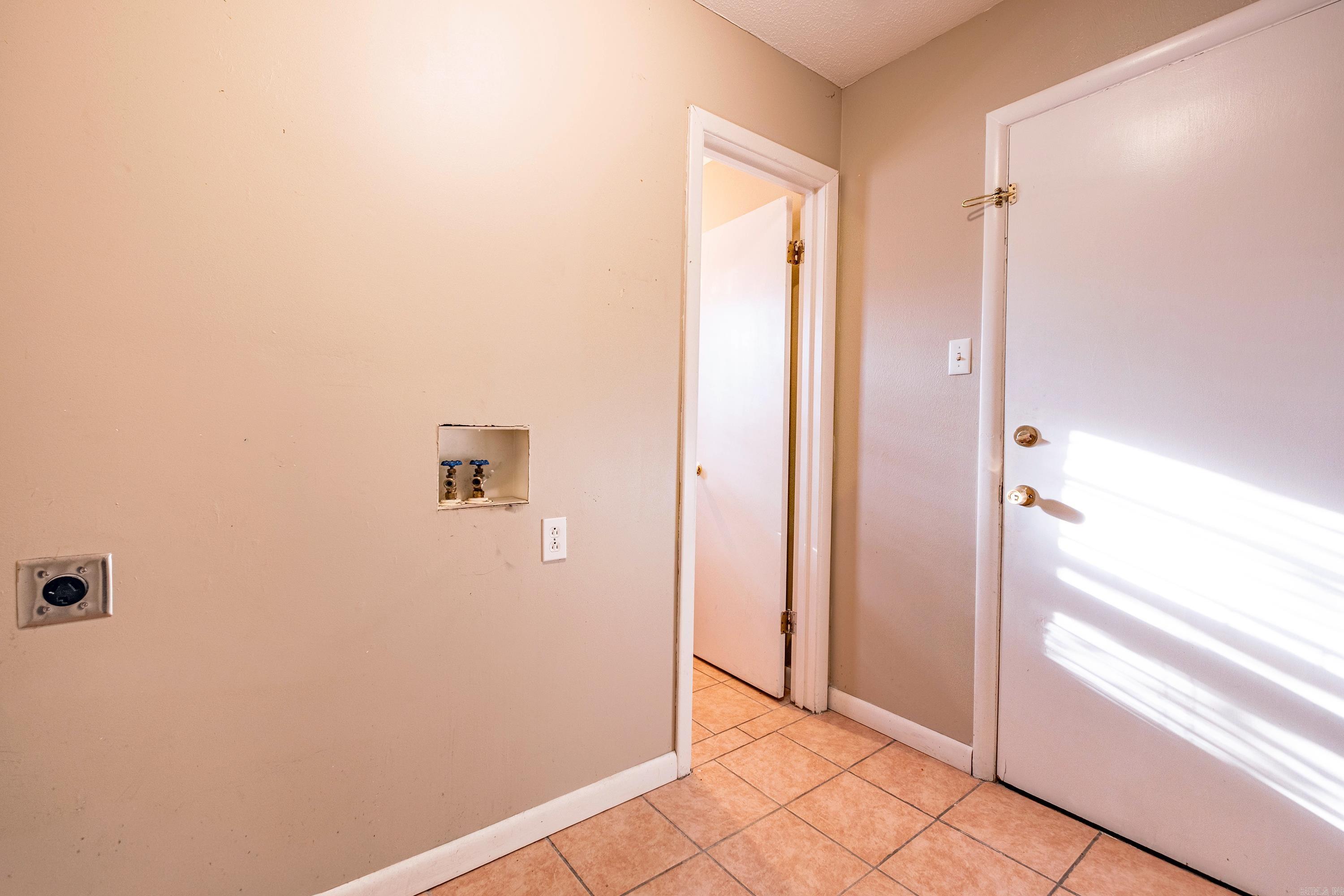 TWIN LAKES - Residential