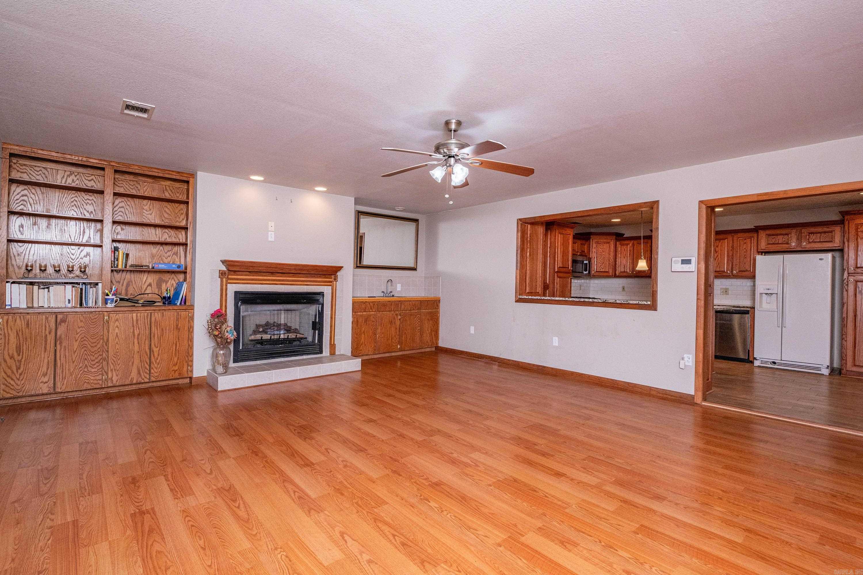 TWIN LAKES - Residential