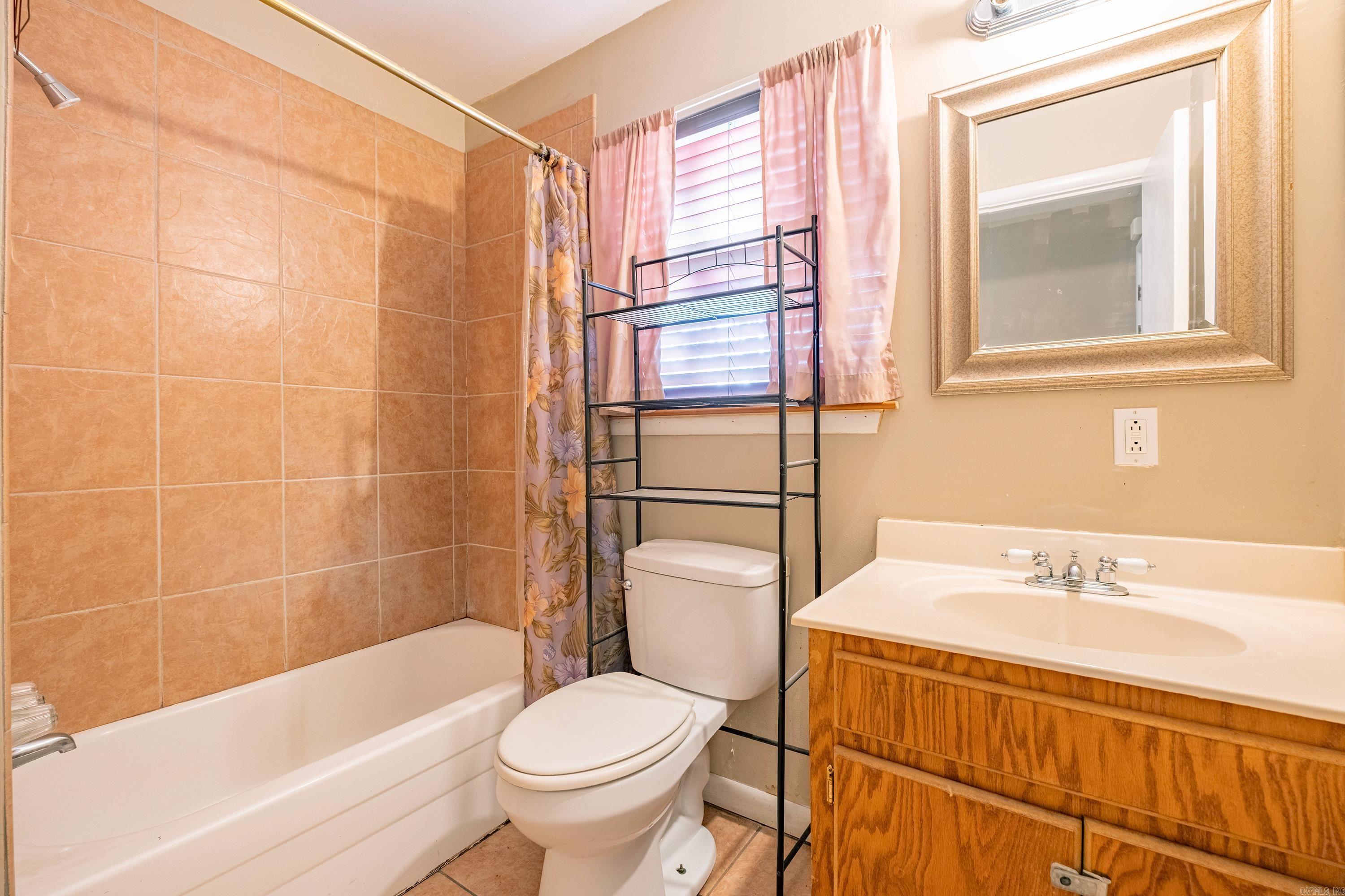 TWIN LAKES - Residential