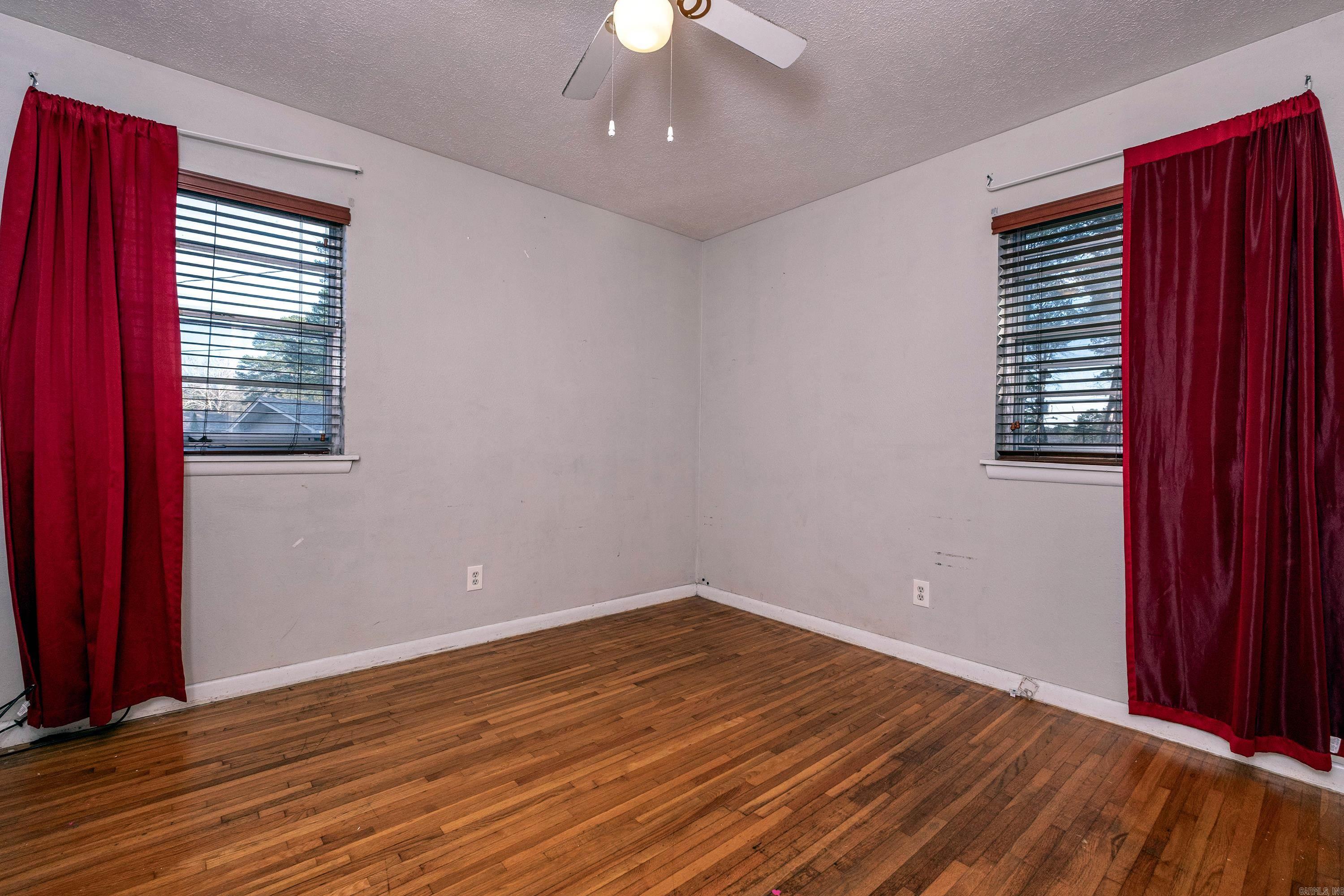 TWIN LAKES - Residential