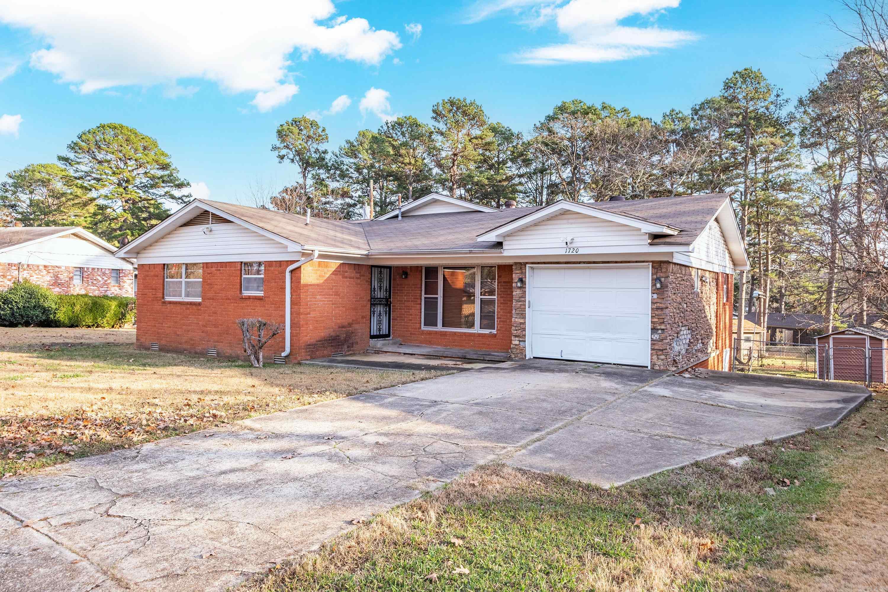 TWIN LAKES - Residential