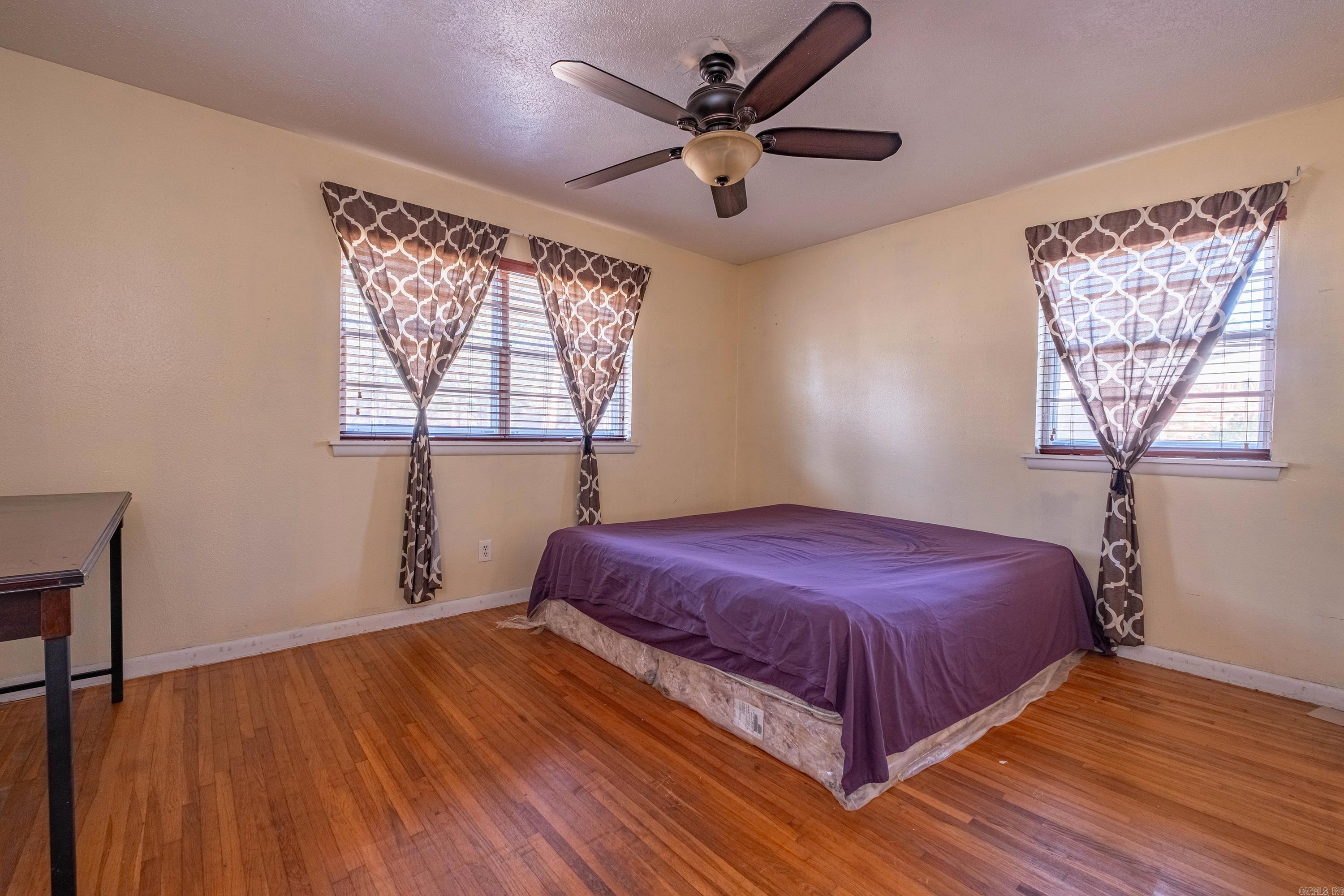 TWIN LAKES - Residential