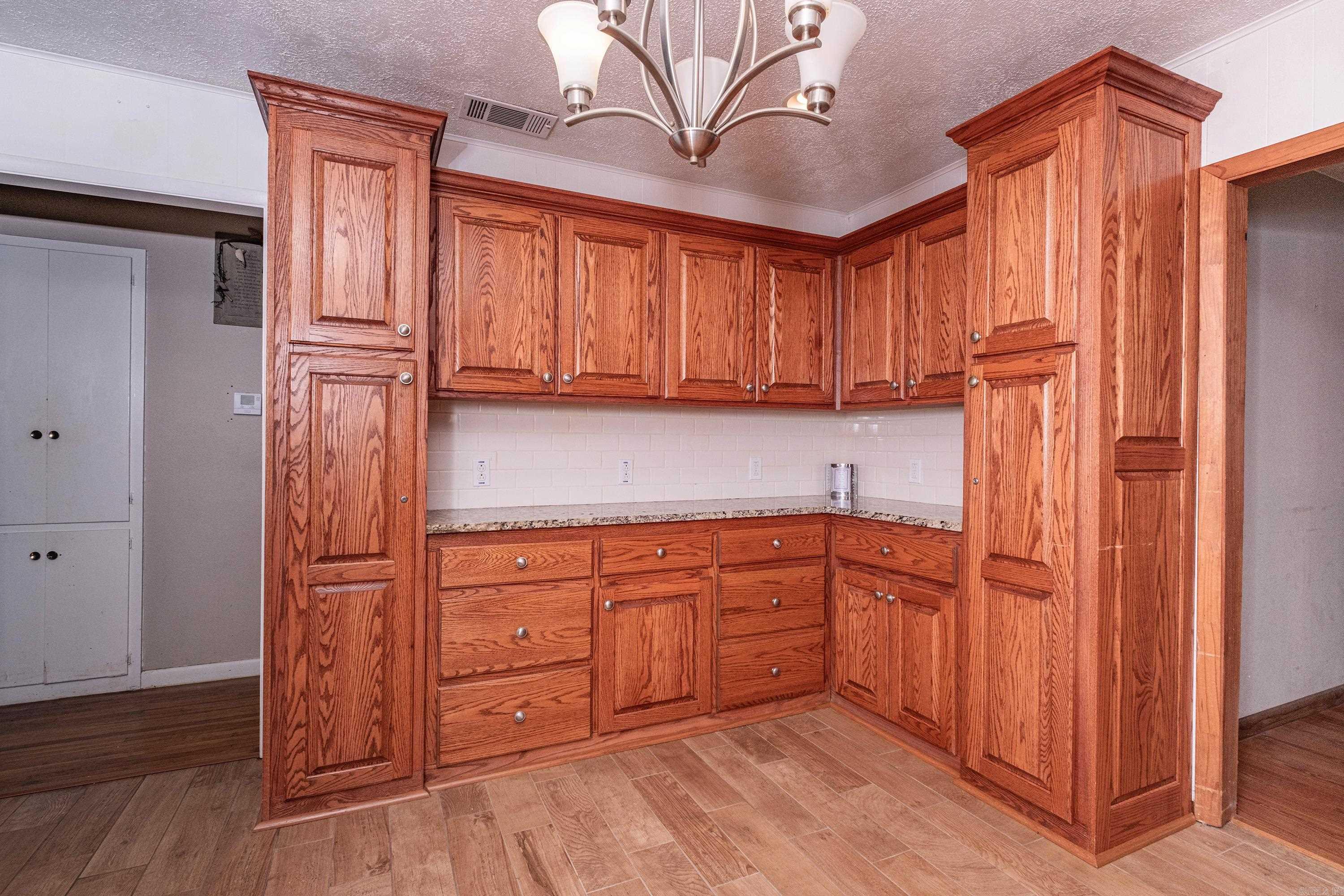 TWIN LAKES - Residential