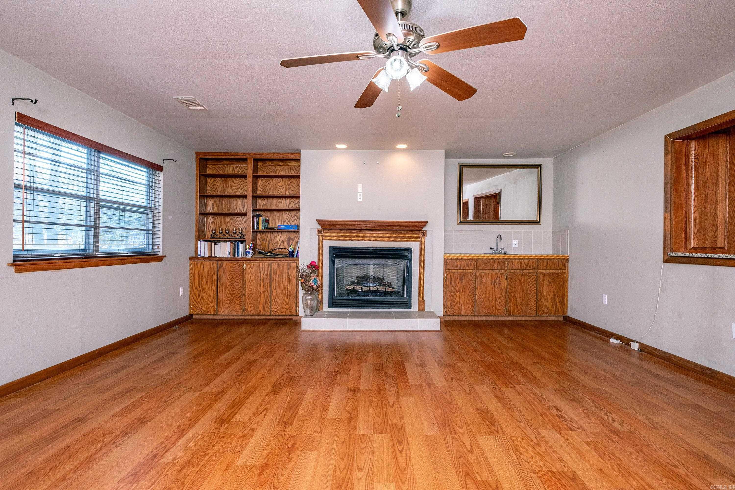 TWIN LAKES - Residential