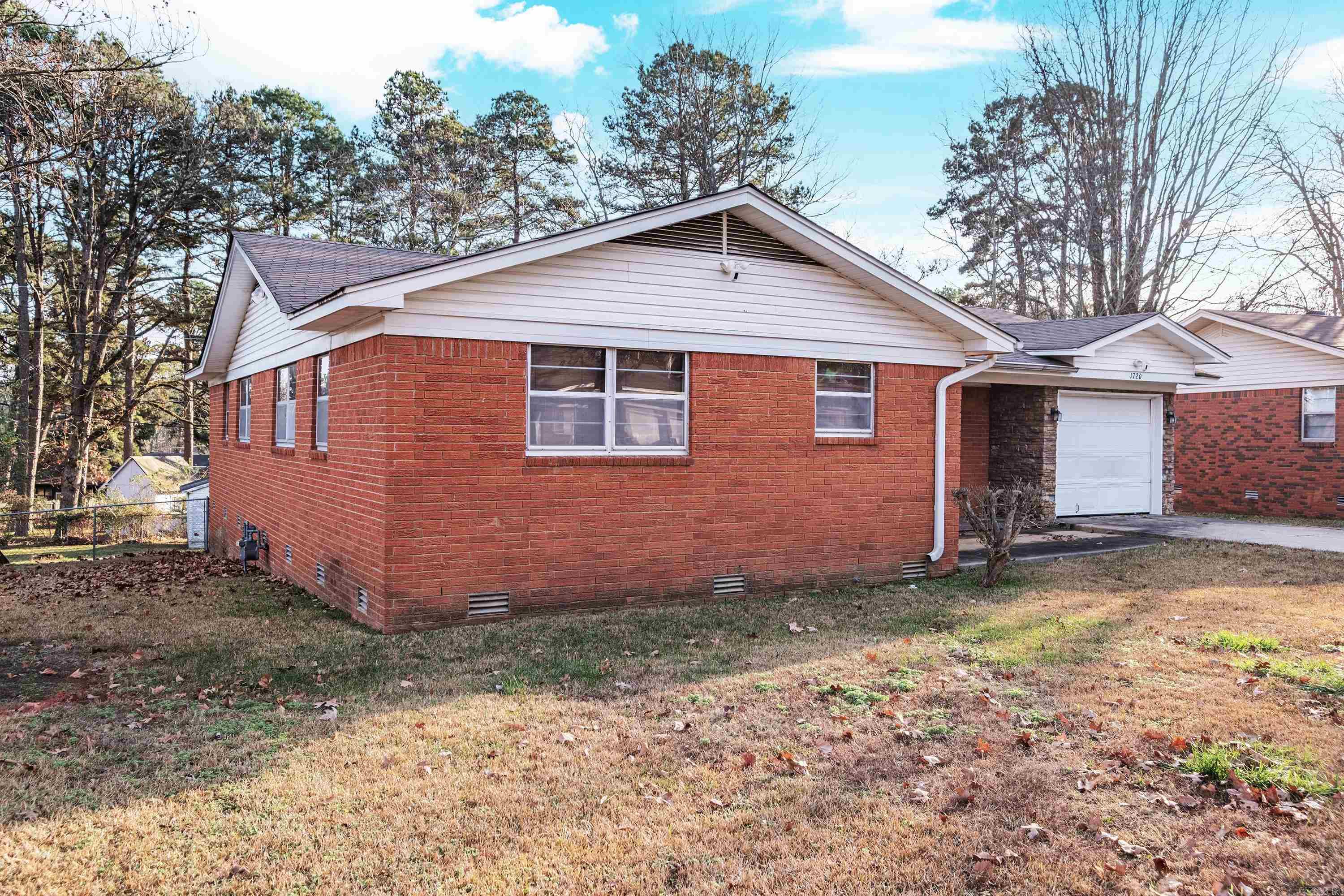 TWIN LAKES - Residential