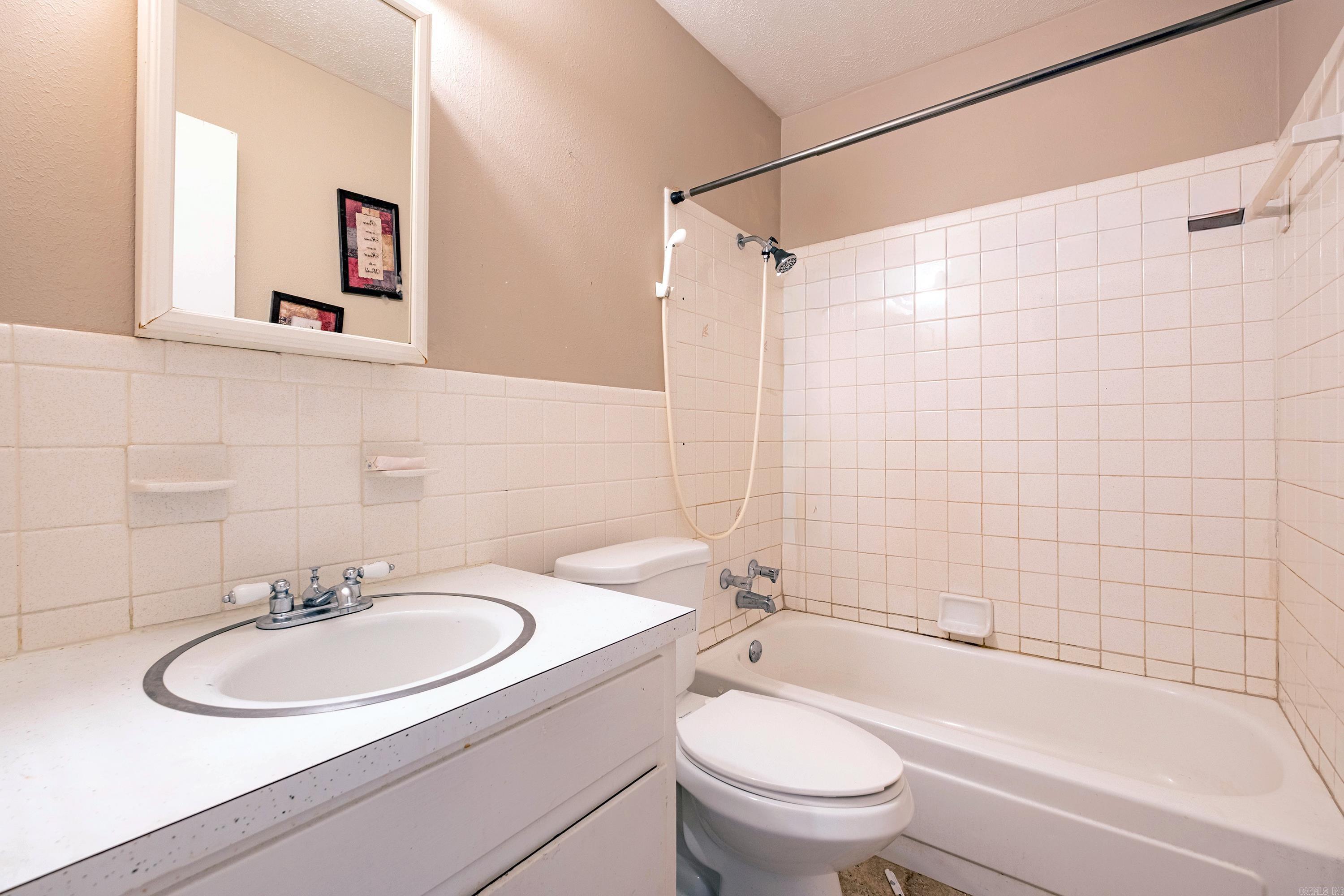 TWIN LAKES - Residential