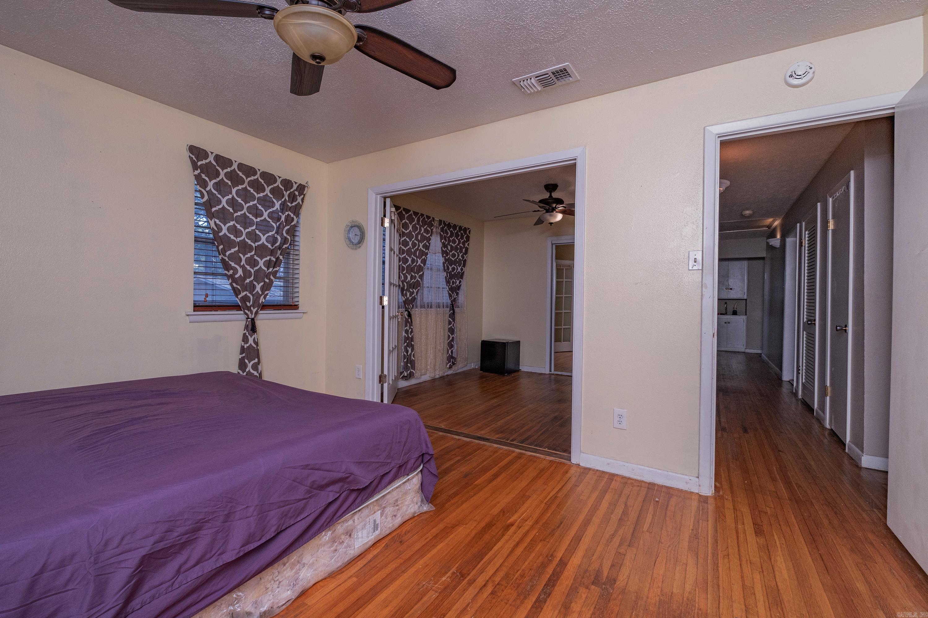 TWIN LAKES - Residential