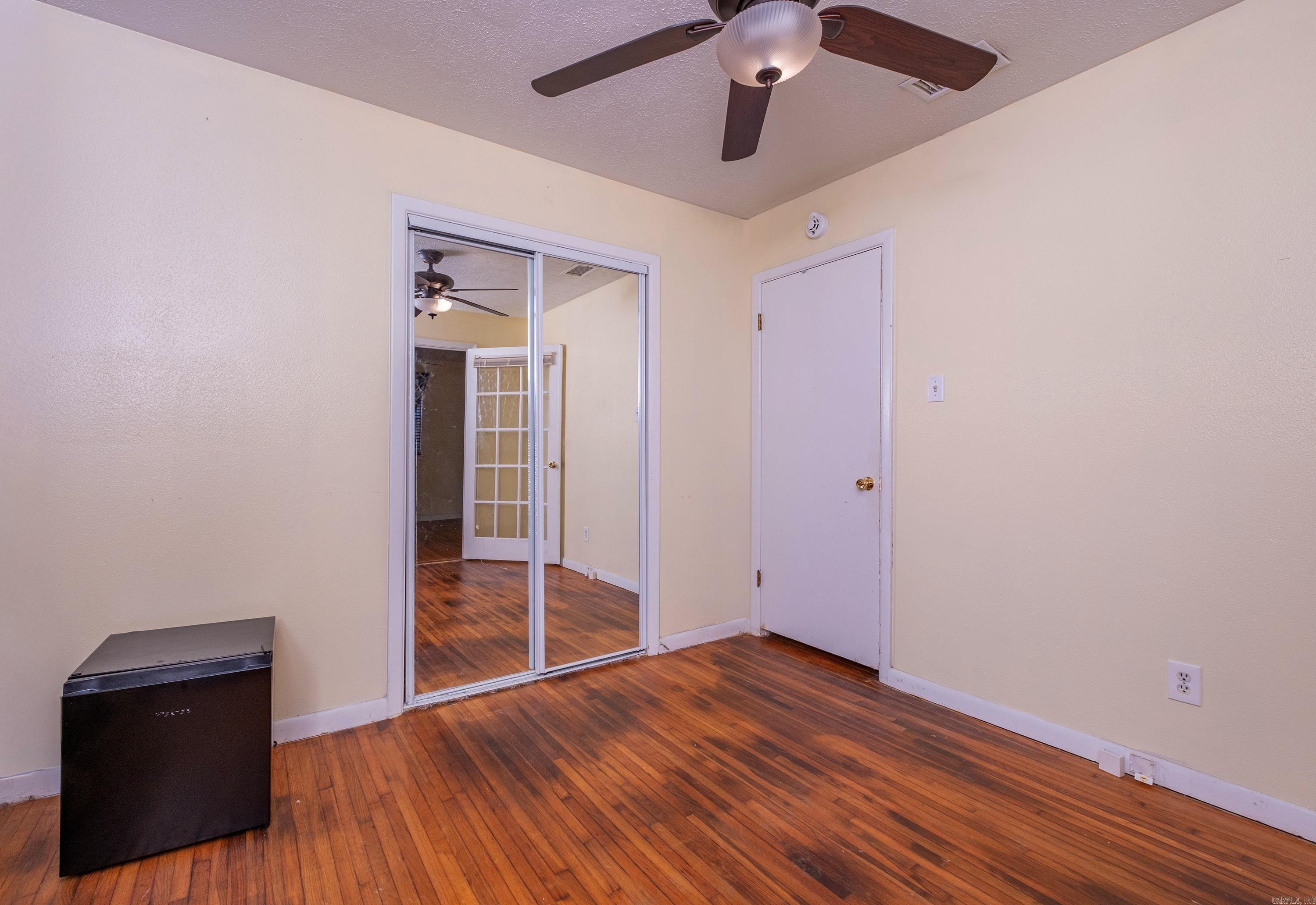 TWIN LAKES - Residential