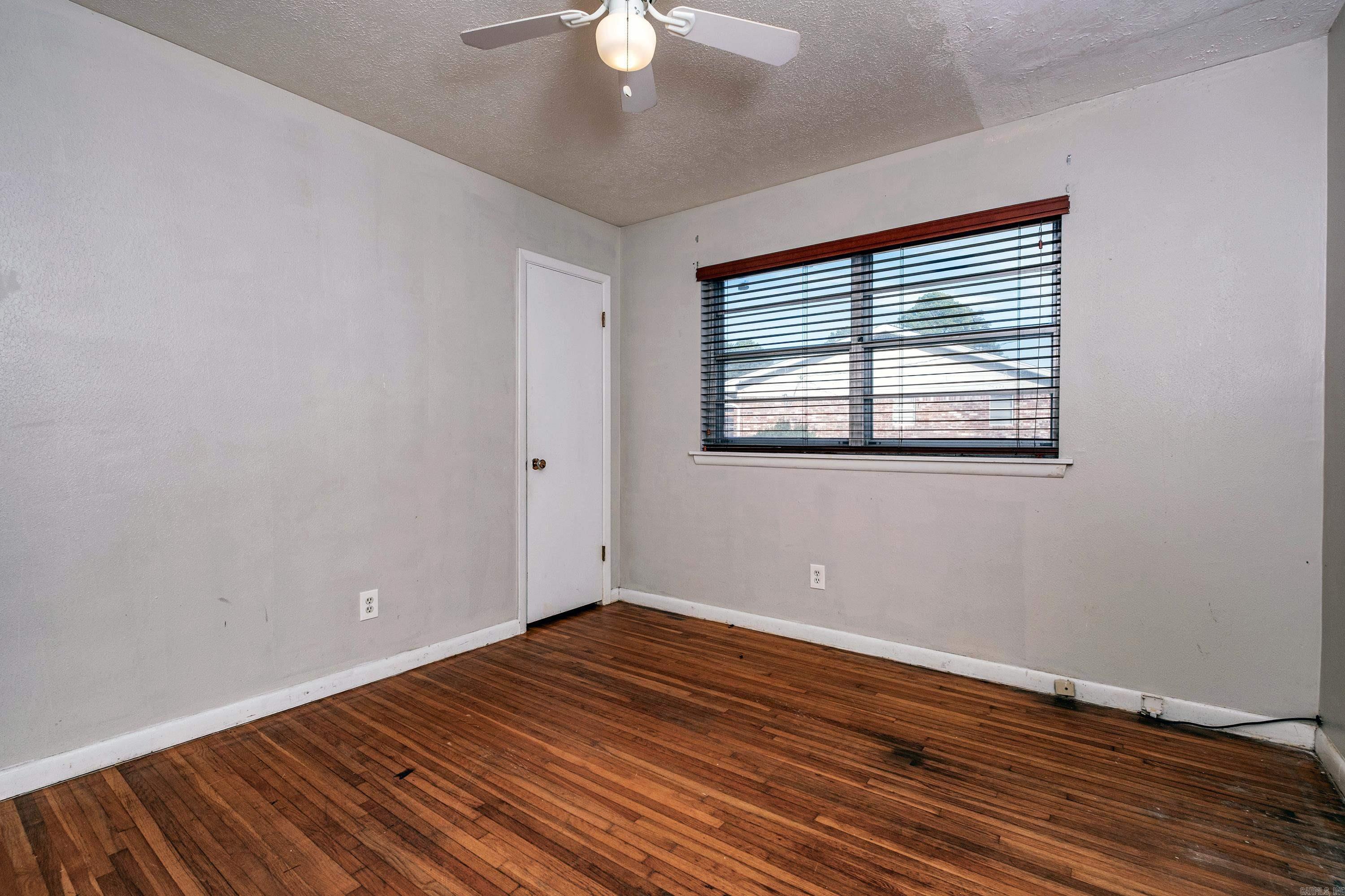 TWIN LAKES - Residential