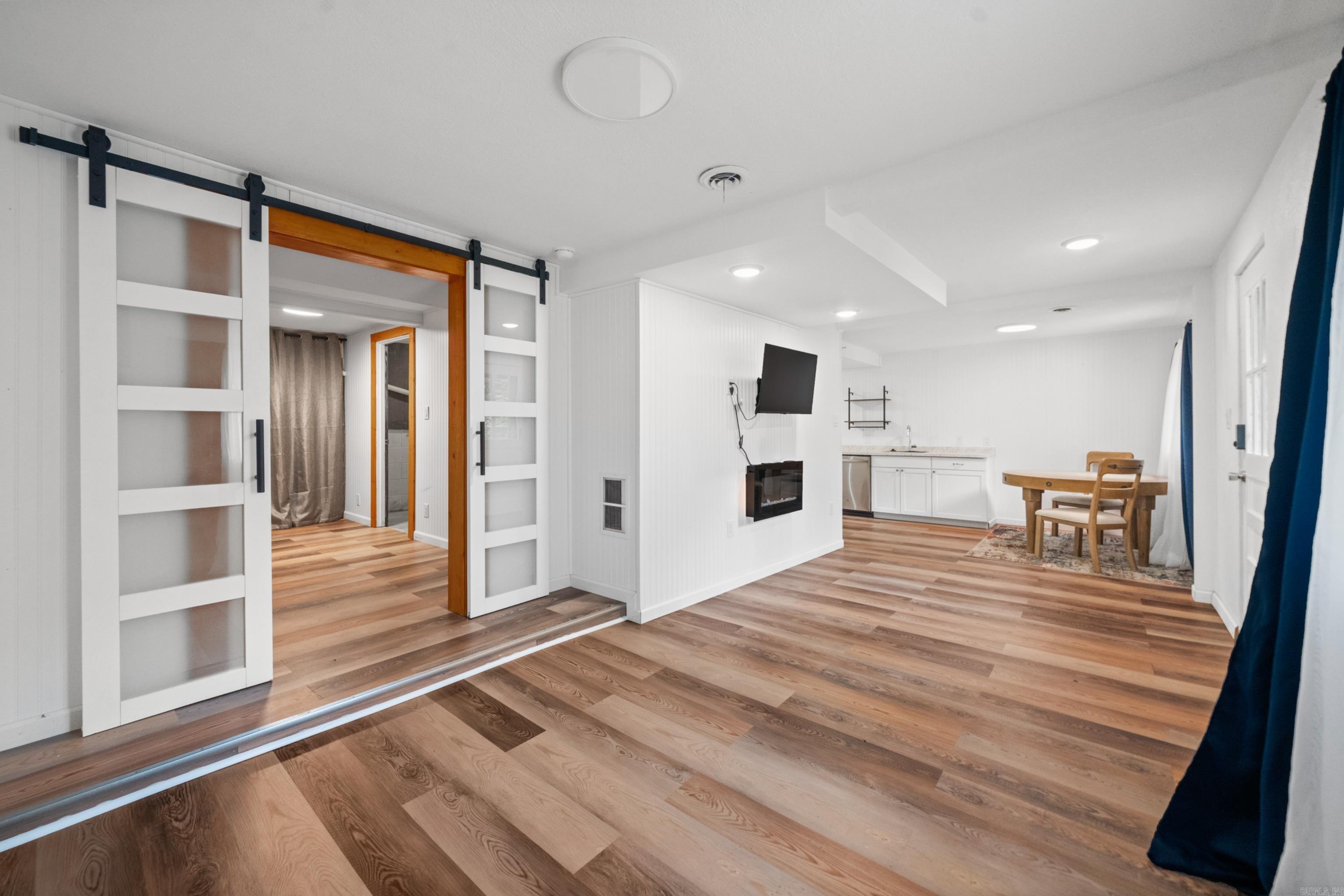 HSR BLK - Residential Income