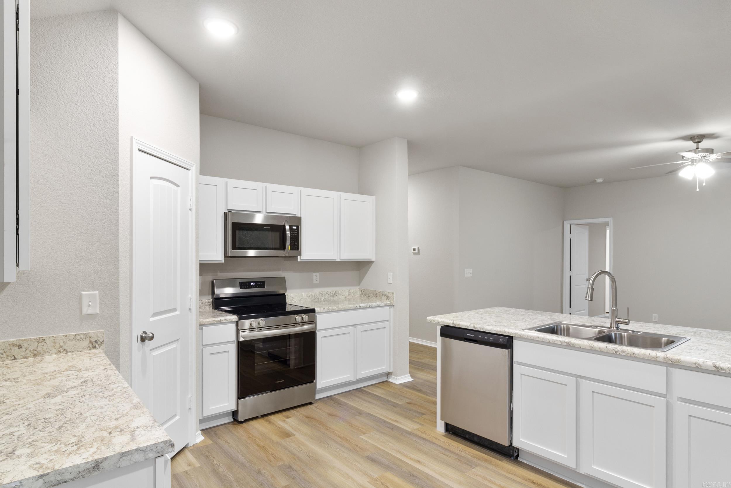 HILLDALE CROSSING - Residential