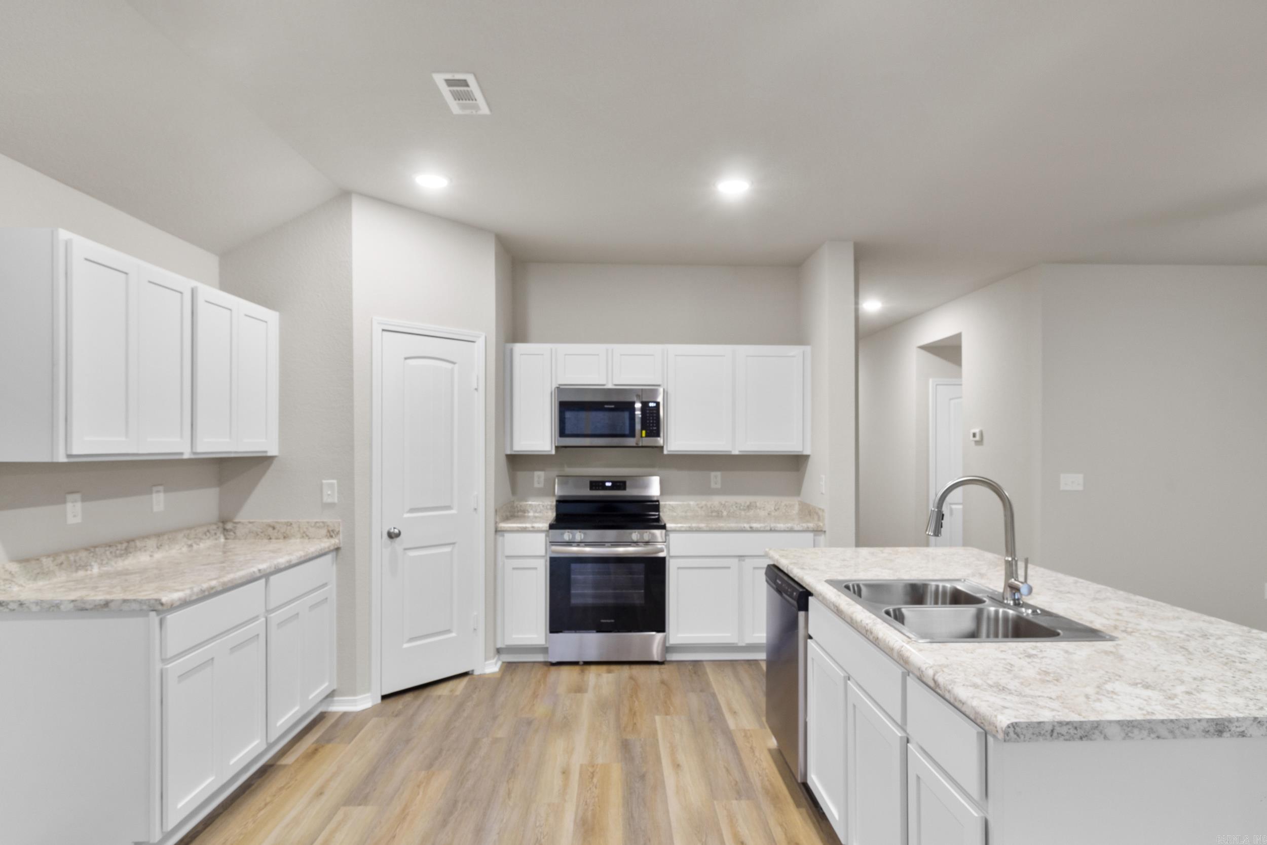 HILLDALE CROSSING - Residential