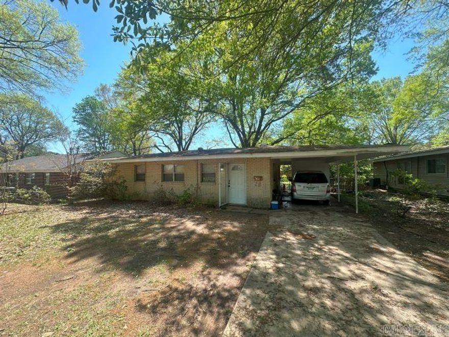 Charming home minutes from the highway with access to everything.  In a quiet neighborhood, with a HUGE backyard. Sits a 3bed 1 bath adorable investment. Lease in place agents see remarks.