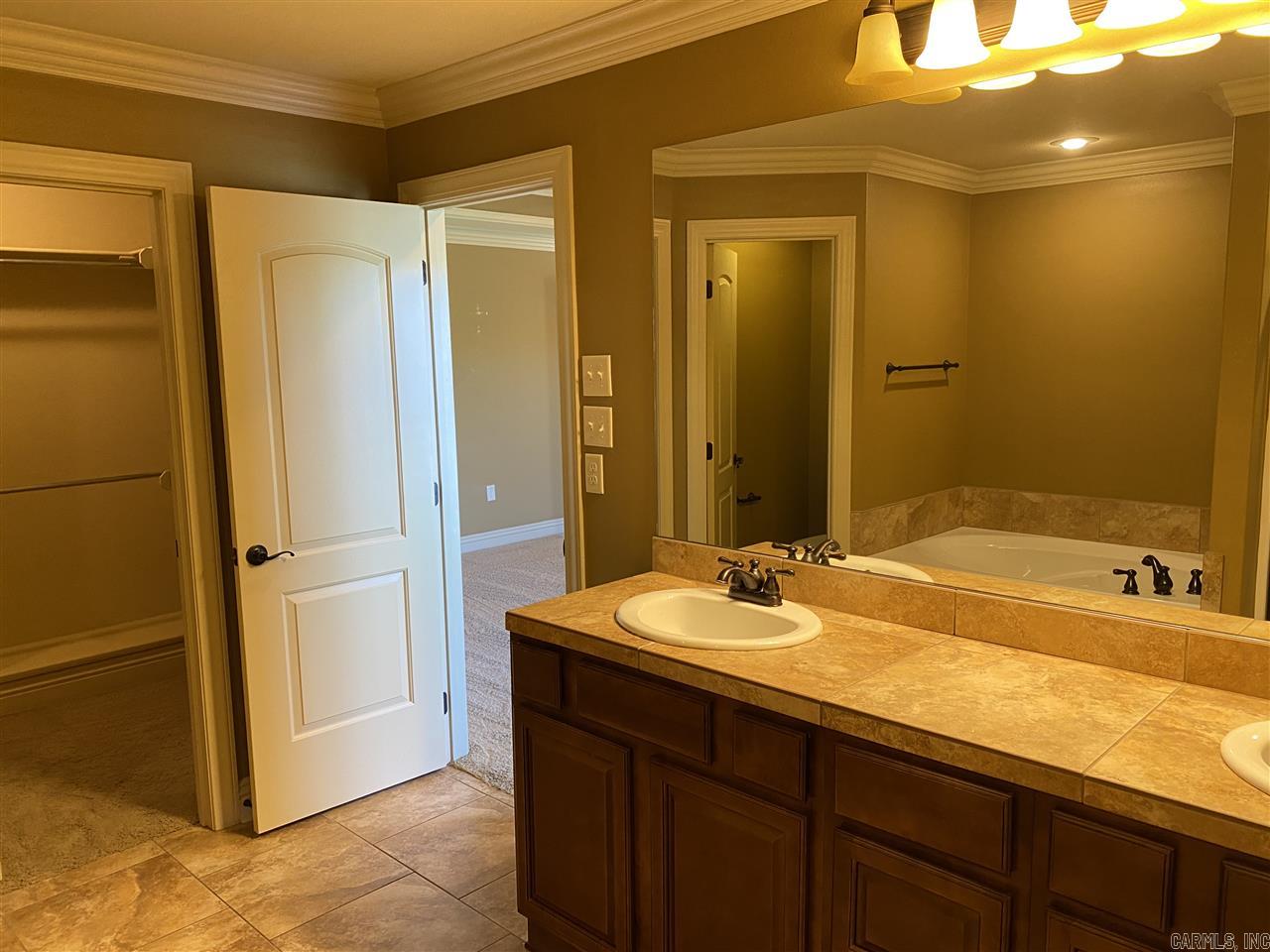 COUNTRY CLUB OF ARK THE - Residential Lease