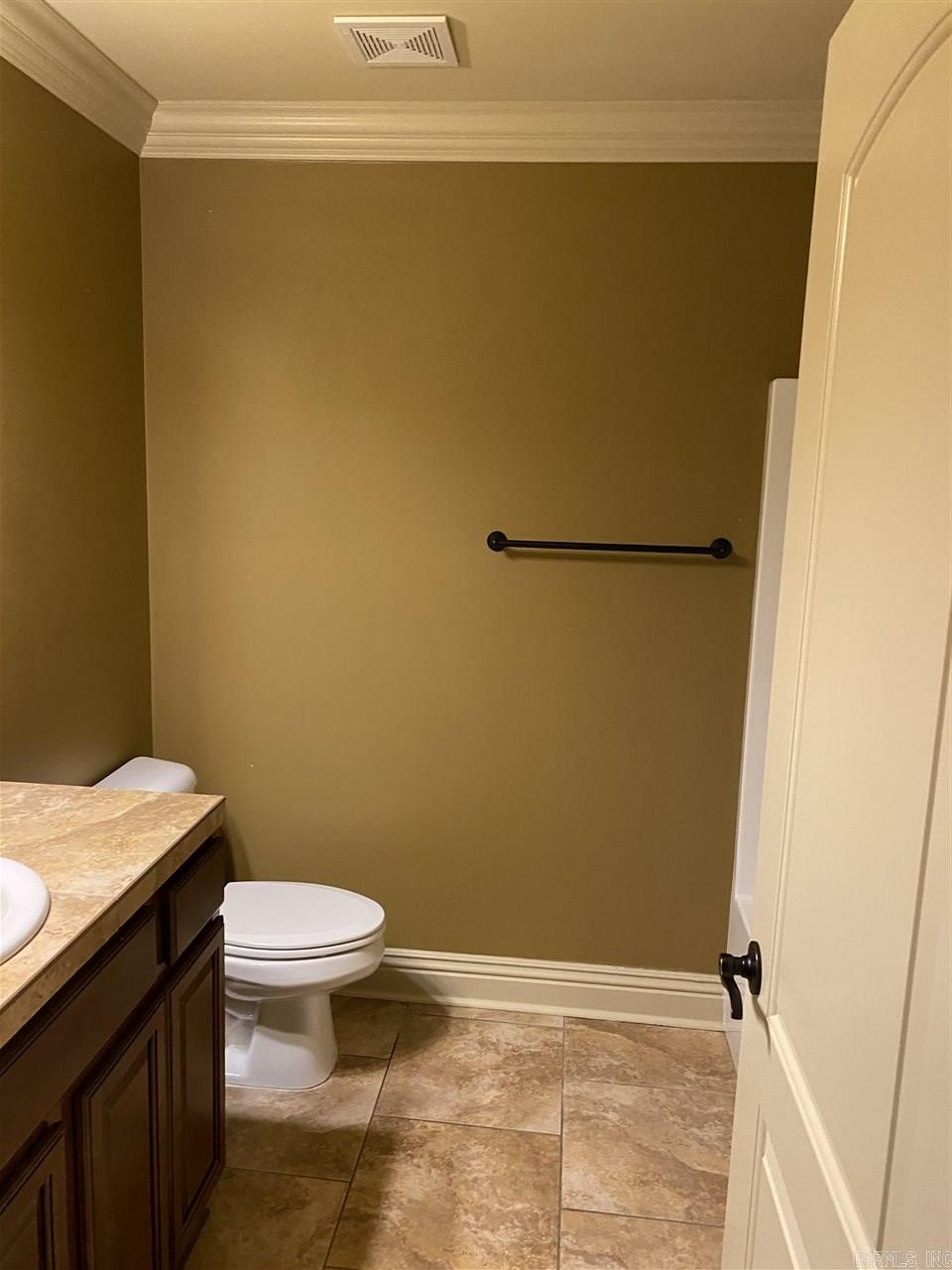 COUNTRY CLUB OF ARK THE - Residential Lease