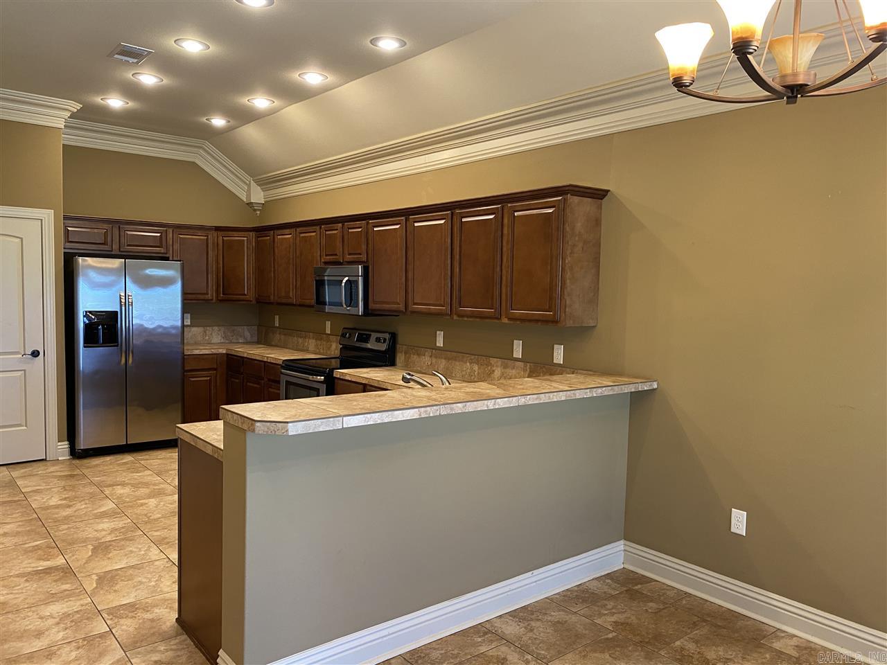 COUNTRY CLUB OF ARK THE - Residential Lease