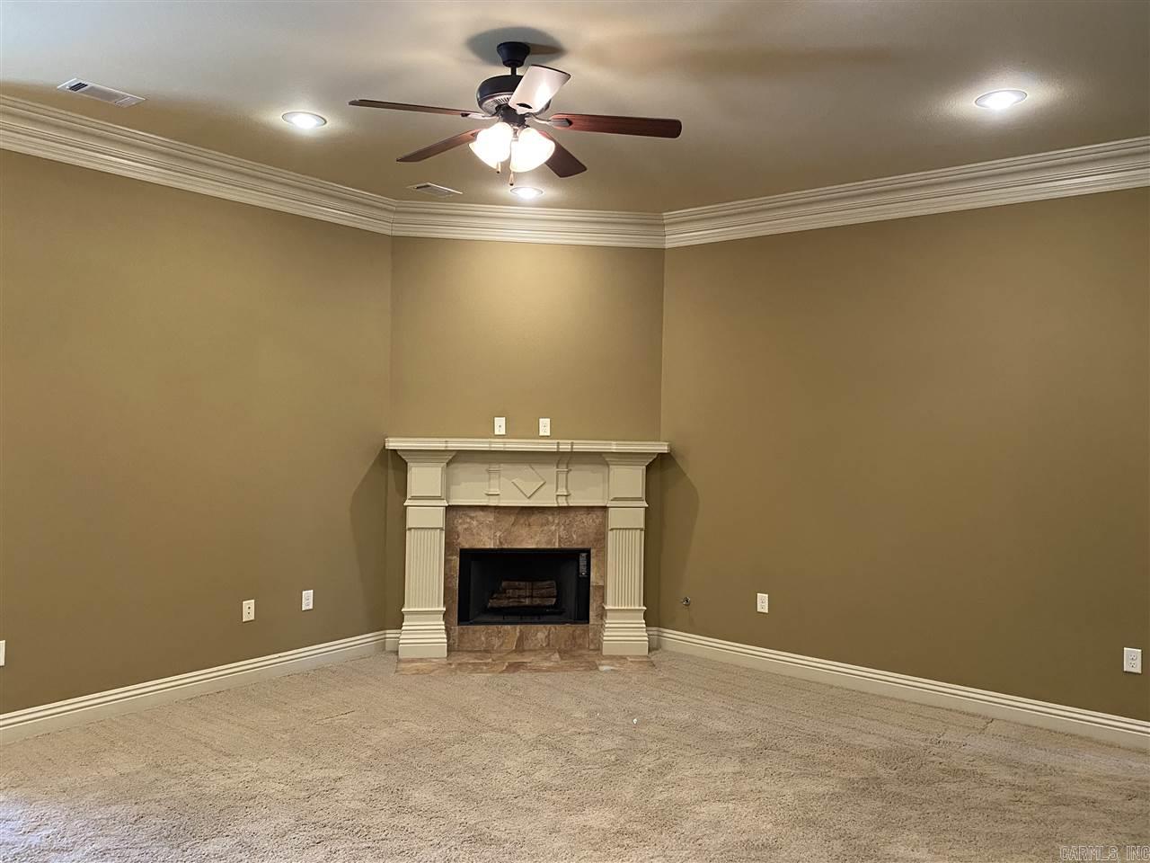 COUNTRY CLUB OF ARK THE - Residential Lease