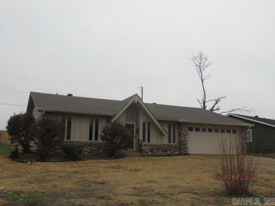 Nice 1 level WLR home.  Open layout.  New roof 2023.  Back up natural gas generator.