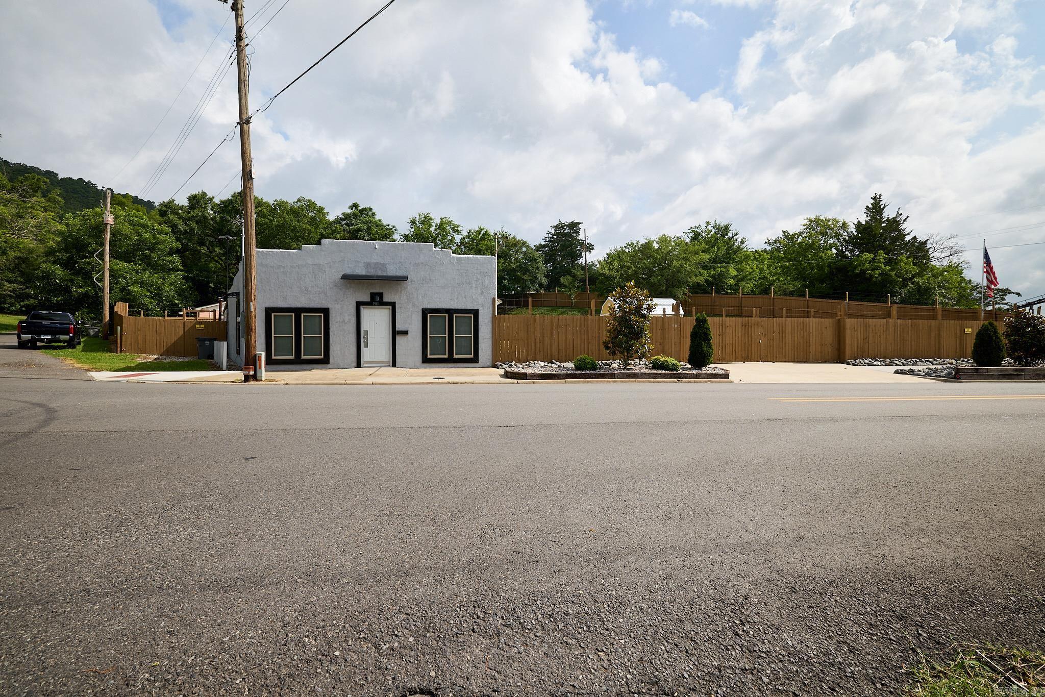 Located just minutes from downtown Hot Springs, this exceptional commercial property offers 1,219 square feet of versatile space sitting on three city lots. Situated in a high-traffic area, the property is ideal for a wide range of businesses, from retail to office spaces or service-oriented ventures. With plenty of room for expansion or customization, it provides the perfect foundation for your business to thrive in this bustling, historic area. Recently updated inside and out. Fully fenced with parking inside of fence. Additional parking across street. This location offers easy access to Hot Springs' vibrant shopping, dining, and entertainment scene, making it a great spot for businesses looking to tap into the area's growing tourism and local traffic. Whether youāre looking to create a retail hub, office space, or a specialty shop, this property provides a fantastic opportunity to be part of Hot Springs' rich history and future growth. Key Features: 1,219 sq ft of commercial space Spanning three city lots for maximum flexibility Prime location near downtown Hot Springs Ideal for retail, office, or mixed-use development Close to local shops, restaurants, and attractions