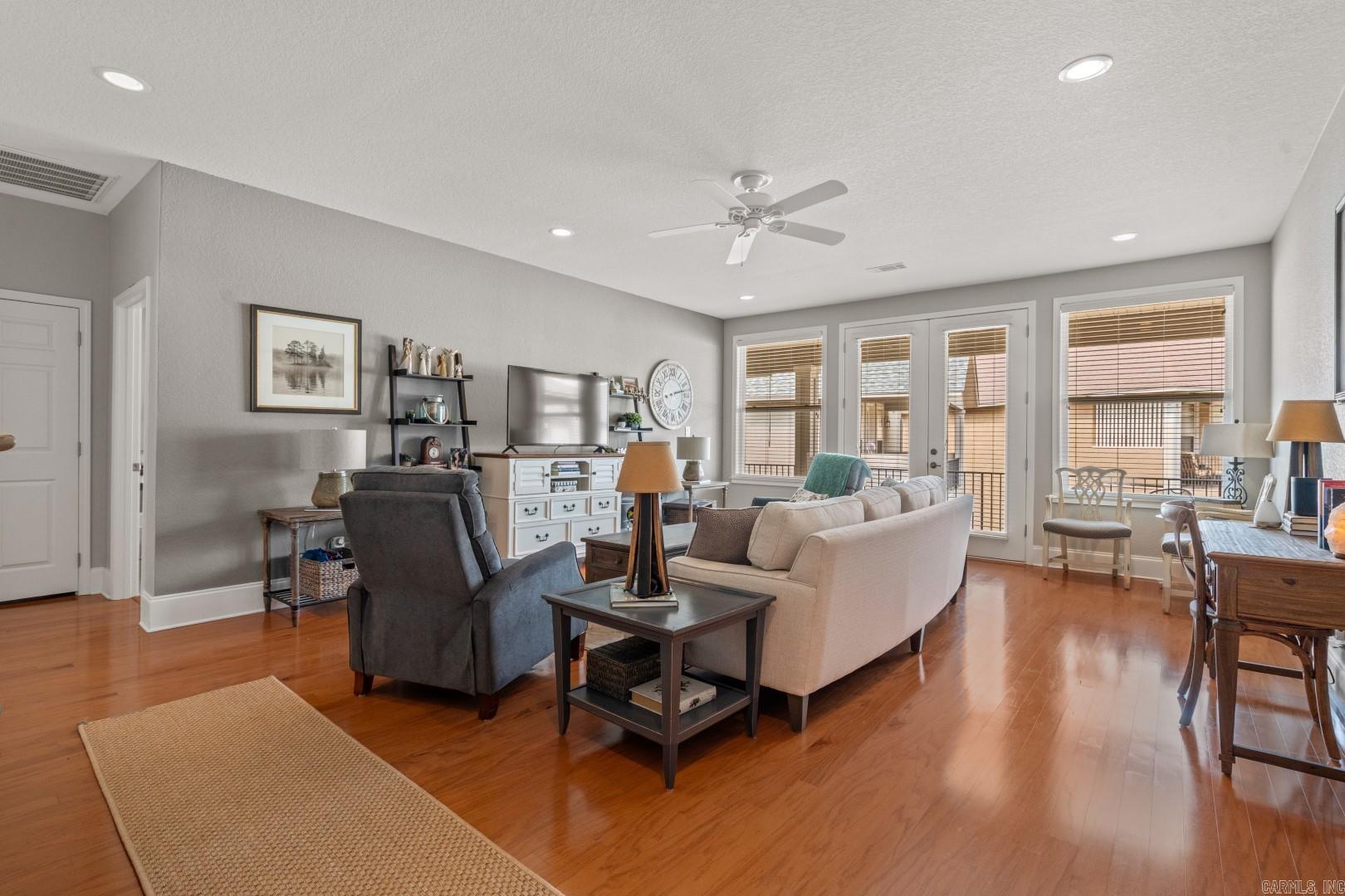 LIGHTHOUSE COVE - Residential