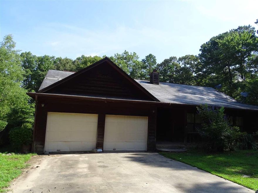 Do you want to live outside the city limits, but still be close to town?  This is the home for you!! This is a large home on 5 acres. It features a fenced yard with a gate at the drive. There is an in ground pool in the back yard that would be perfect for summers with some TLC. Go to Xome.com to place a bid on this auction property. There is a 5% buyer's premium or a minimum buyer's premium of $2500, whichever is greater.