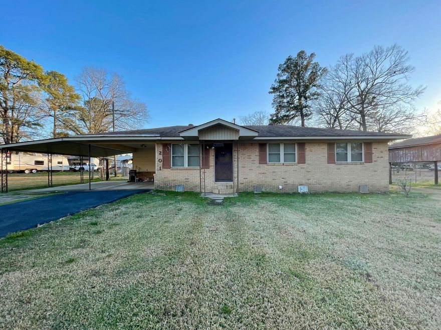 This property has 3 bedrooms, 1 bathroom, located on 0.5 of an acre and has a camper shed as well as a storage building in the backyard.  It has central heat and air, a large living room area, a 2 car carport, and so much potential!!