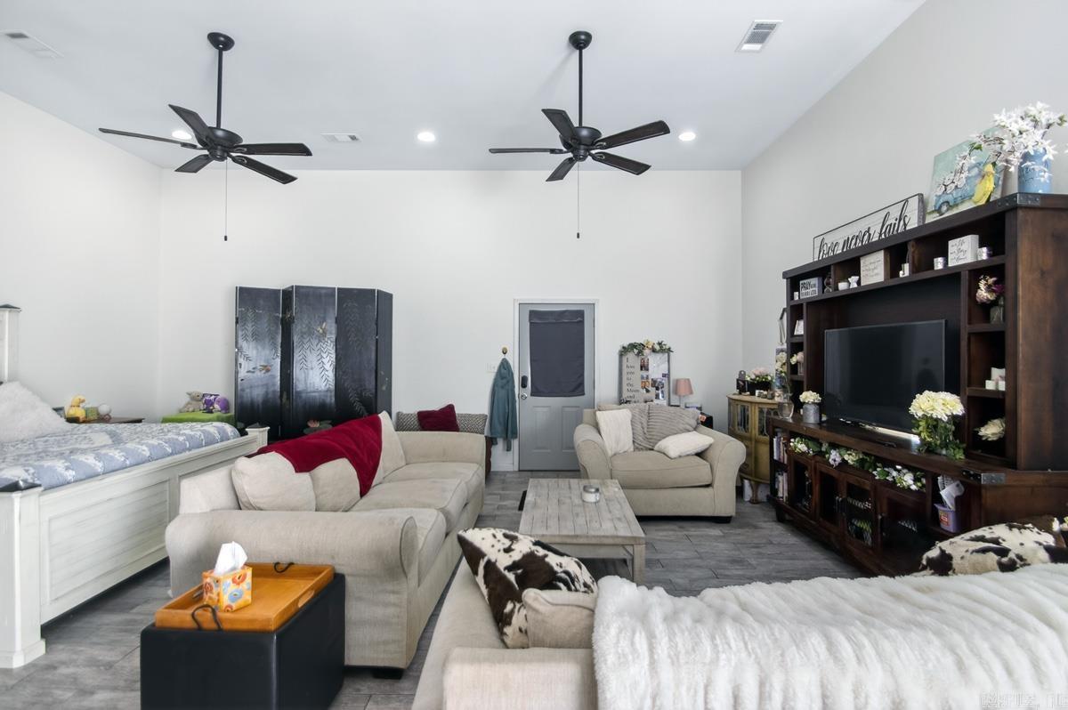 NORTH HILLS - Residential