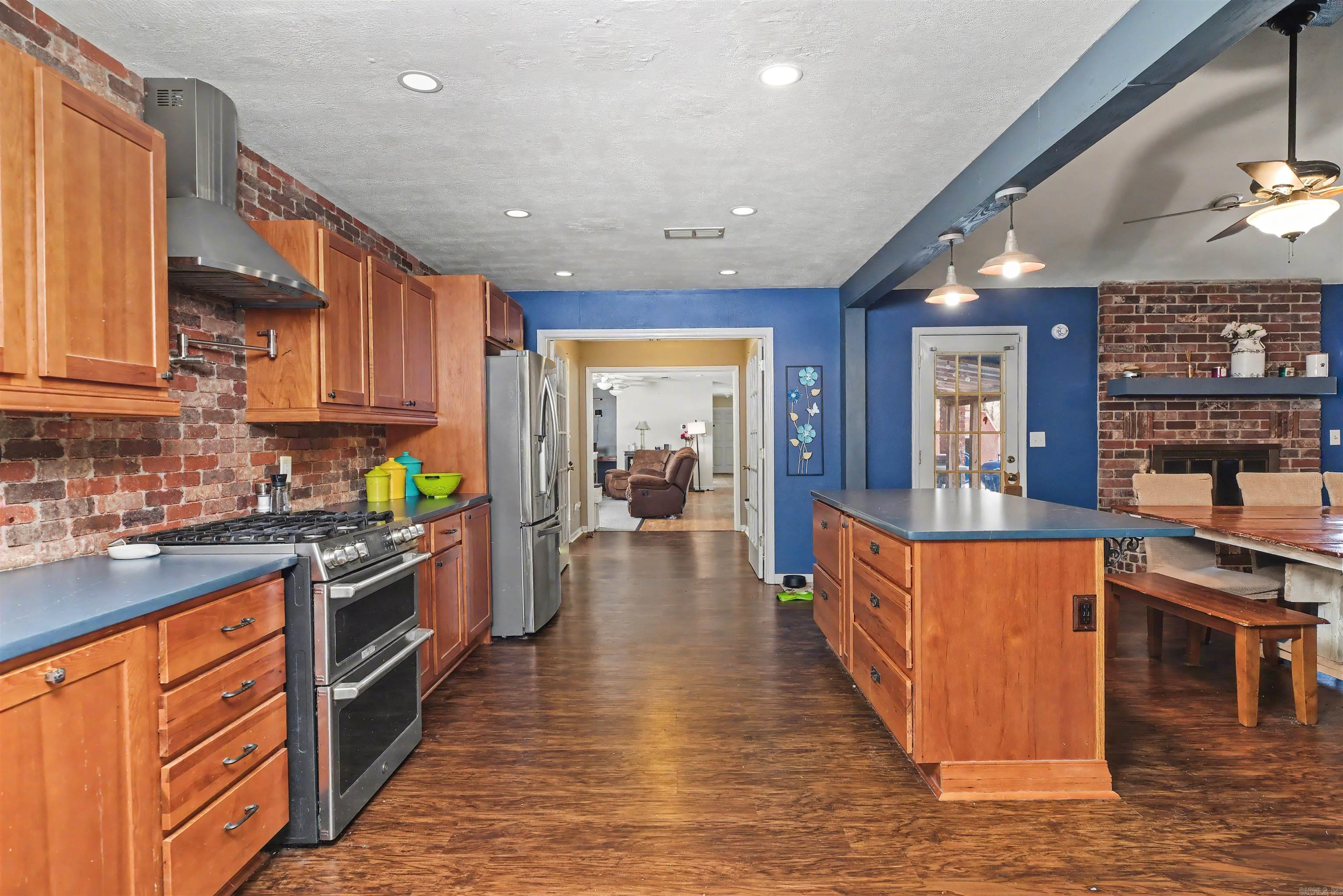 HOLLY PARK - Residential