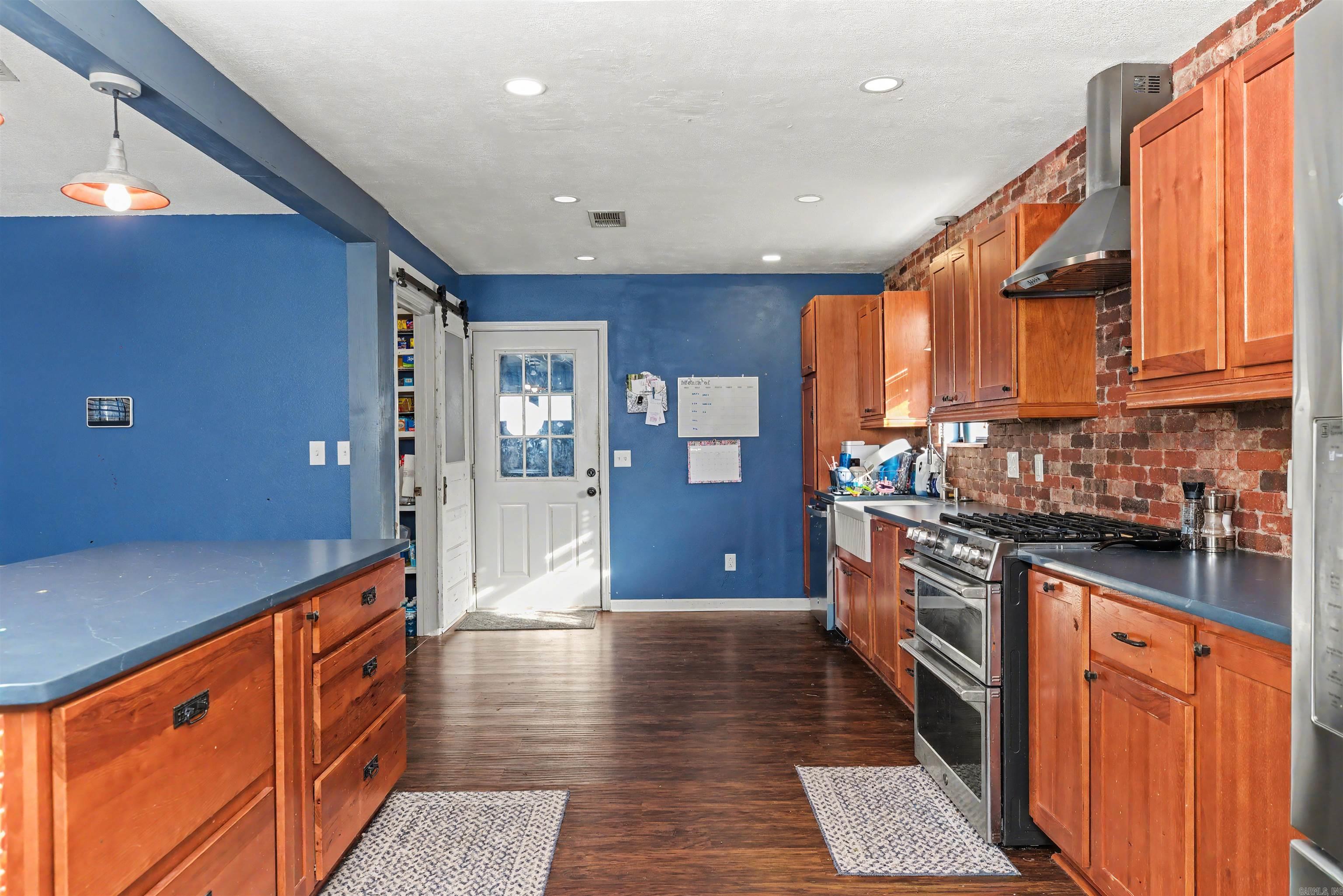 HOLLY PARK - Residential