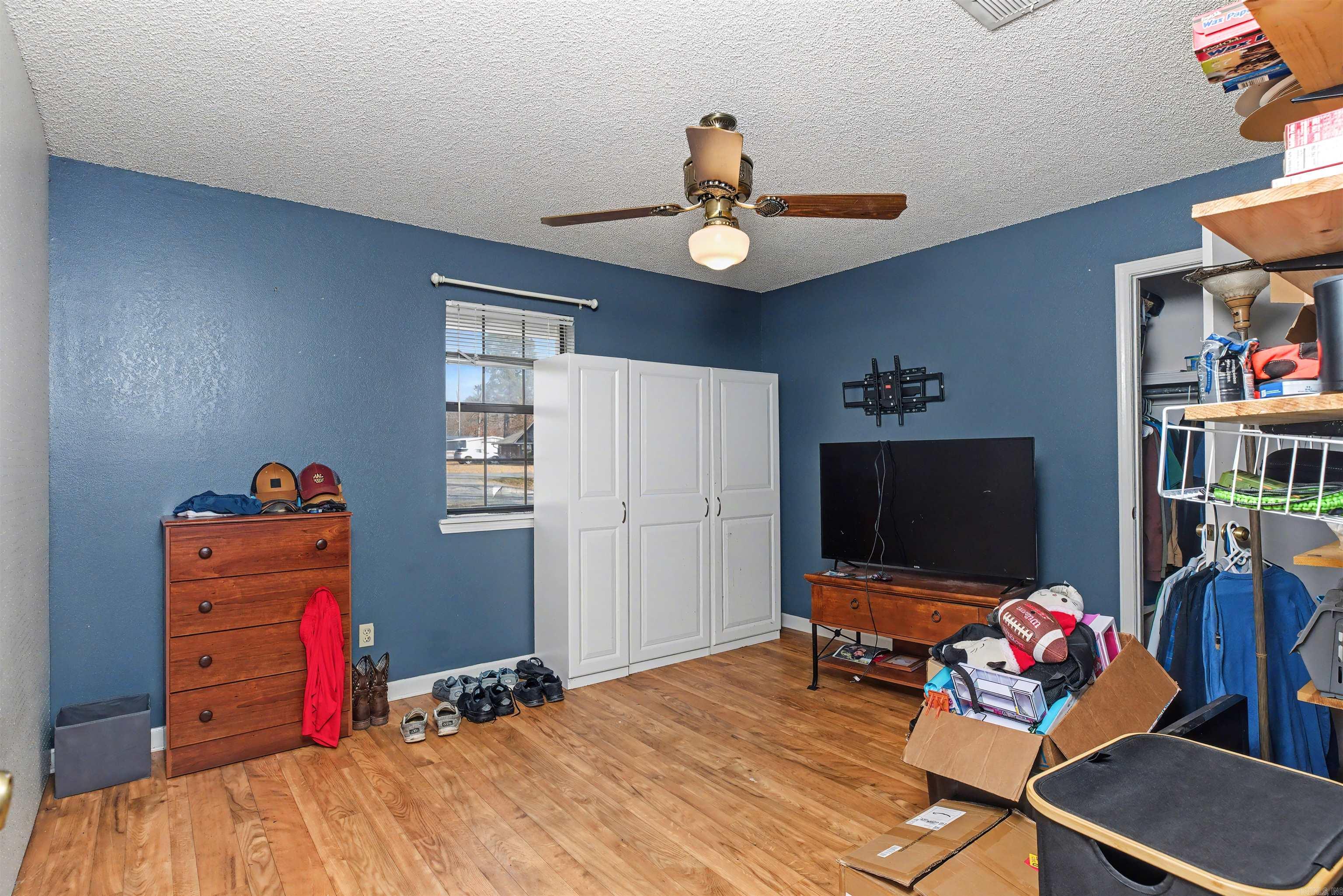 HOLLY PARK - Residential