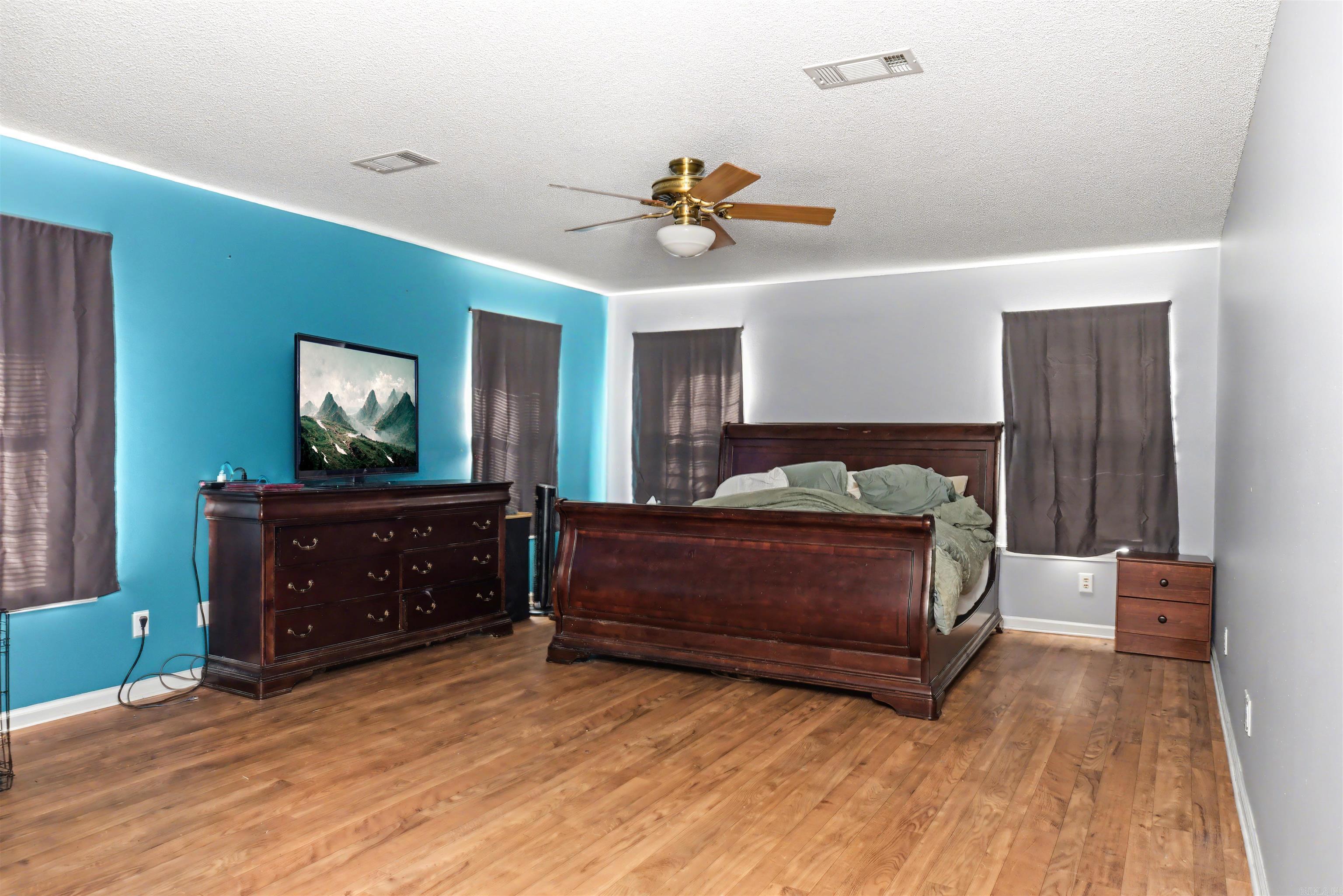 HOLLY PARK - Residential