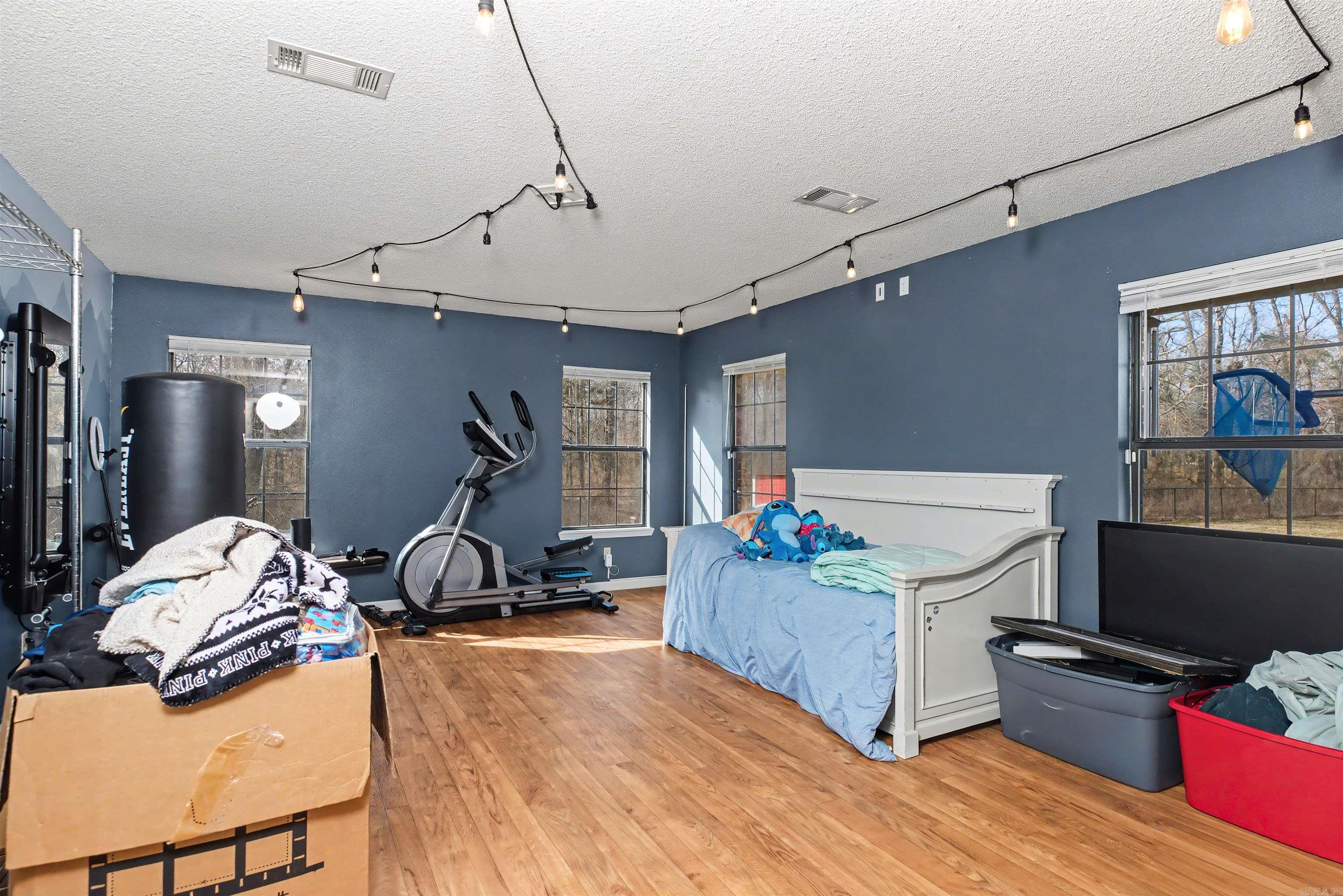 HOLLY PARK - Residential