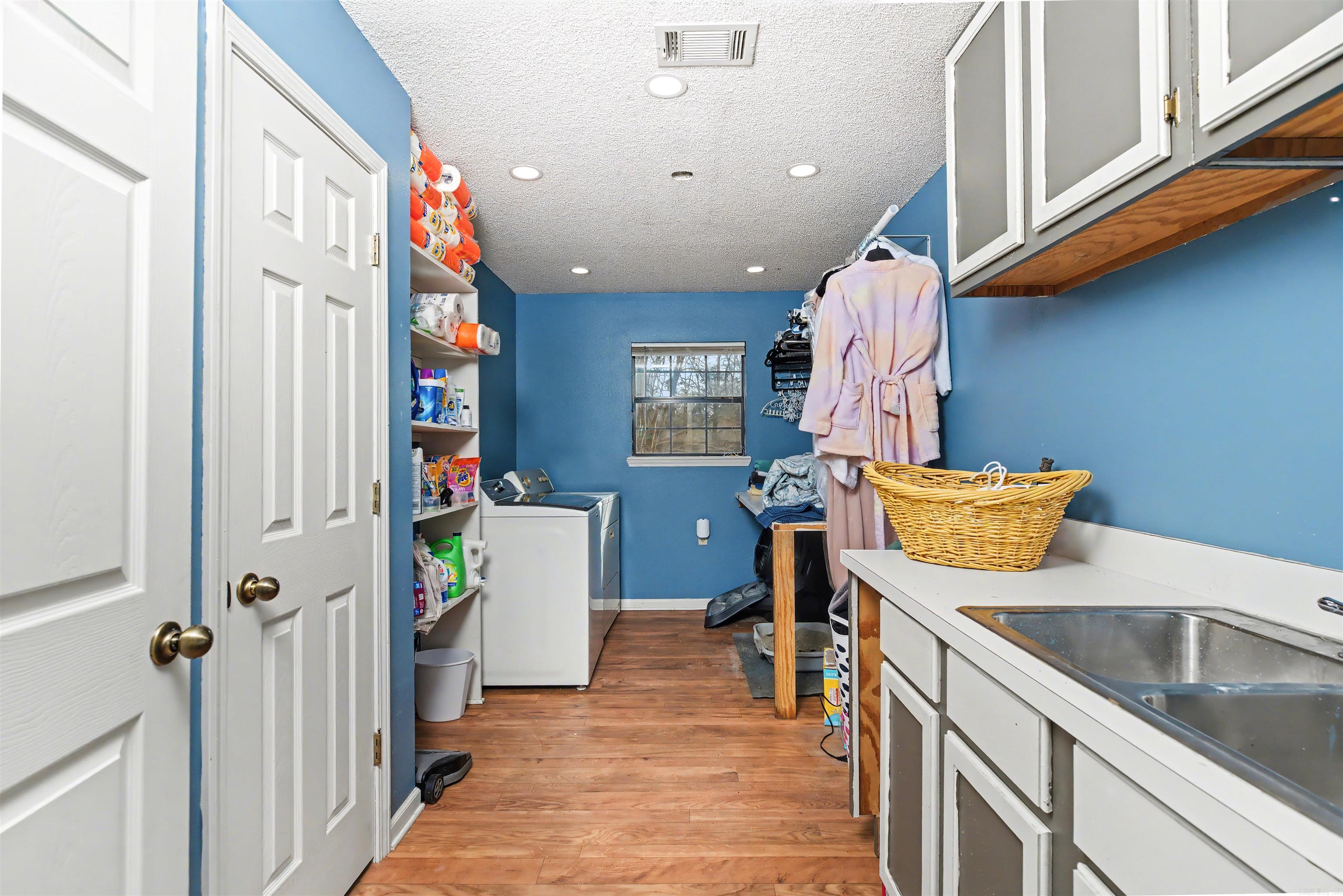 HOLLY PARK - Residential