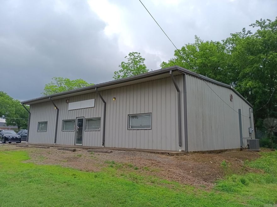 High traffic 150' of Race St (Hwy 16) traffic & a 3,000 sq ft building with 20 parking spots makes this a great opportunity for a new owner to open back up a pawn shop since sellers retired. It could also be used as a retail, office, auto or boat parts store, tobacco shop, flea-market, consignment shop, etc. It has a 1/2 bath & office that has been plumed if another 1/2 bath is needed. All 3,000 sq ft is cooled & heated & some retail counters, glass showcases, metal storage racks can be left for new buyer. See agent remarks.