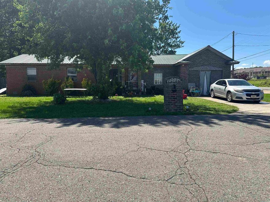 This is a investors delight.  Two houses on one lot.  One home is 1800 sq ft and the other is 864 sq ft.  They are close to Hendrix college, shopping, and the interstate access.   Call today for a showing.