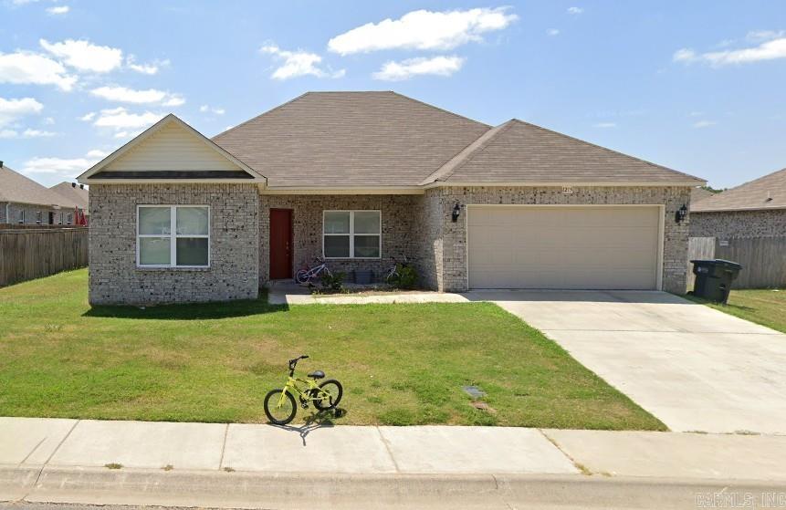 Newer 4 bed 2 bath home with 2 car garage. GREAT location close to schools, interstate, Shopping and restaurants