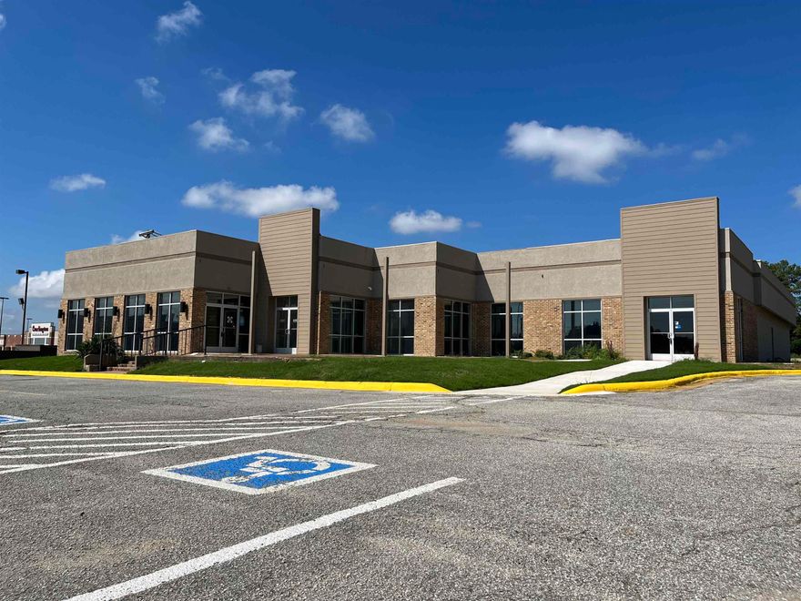 Brand new commercial building located in a highly traveled and visible area of Jonesboro. Perfect for any kind of business venture.
