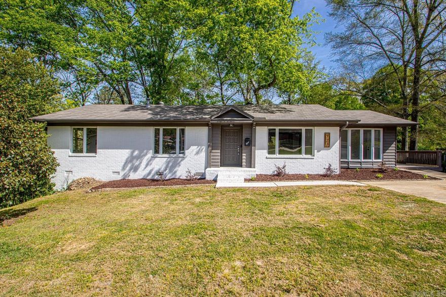 Located in the heart of the Downtown Benton neighborhoods, this charmer has been given a full update. Main level master and two additional bedrooms plus an office. Lower level bedroom and game room, plus lots of storage. Huge fenced in and private setting yard. You'll love everything about the convenience of this home. Oversized pantry and laundry room.