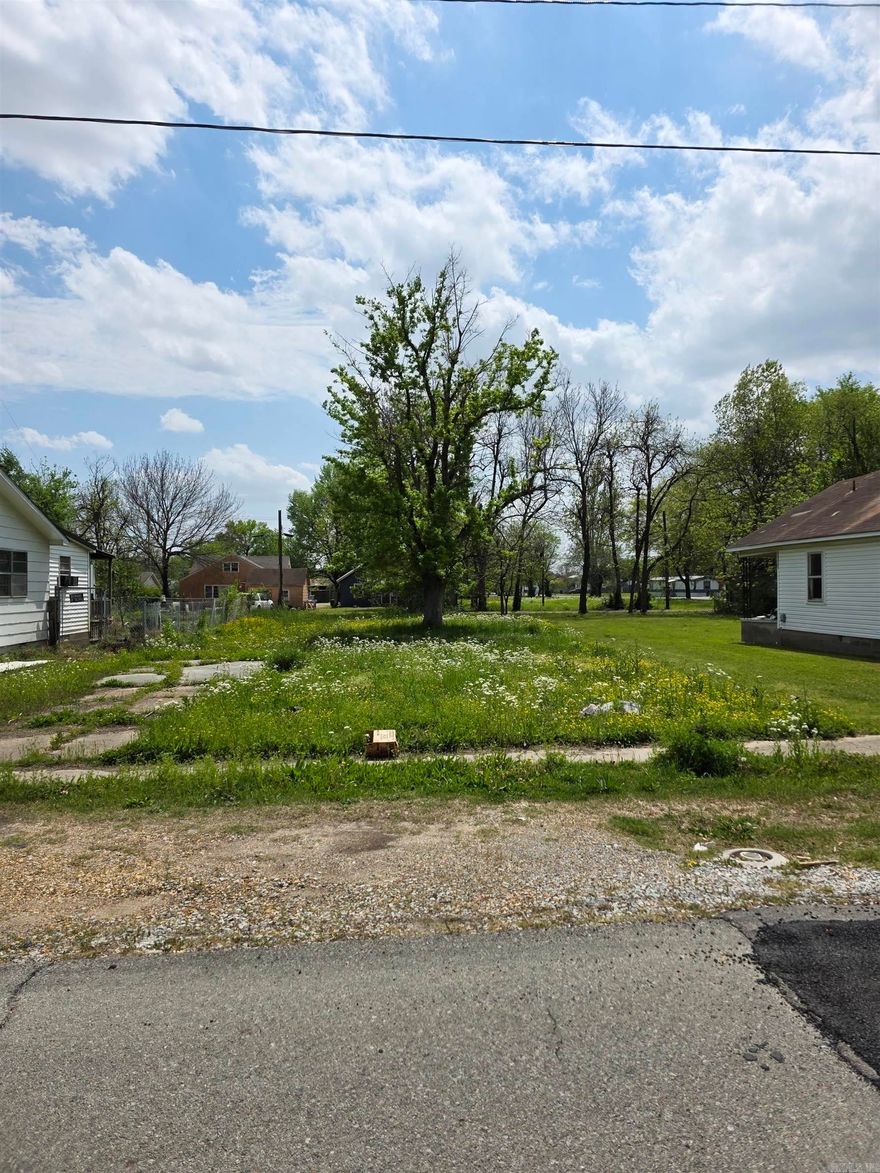 Prime Opportunity! This R-2 zoned lot, measuring 50' x 141', offers incredible potential for development. Located in the middle of the block, it provides a fantastic setting for a spec house or a smaller single-family home. With ample space and a desirable location, this lot is ready for your vision. Whether you're an investor, builder, or future homeowner, don’t miss out on this versatile opportunity! Marked moderate on flood zone map, but not high. Per PMU, utilities have been on this property before, but meters have been pulled after house was torn down. Call your favorite agent today!