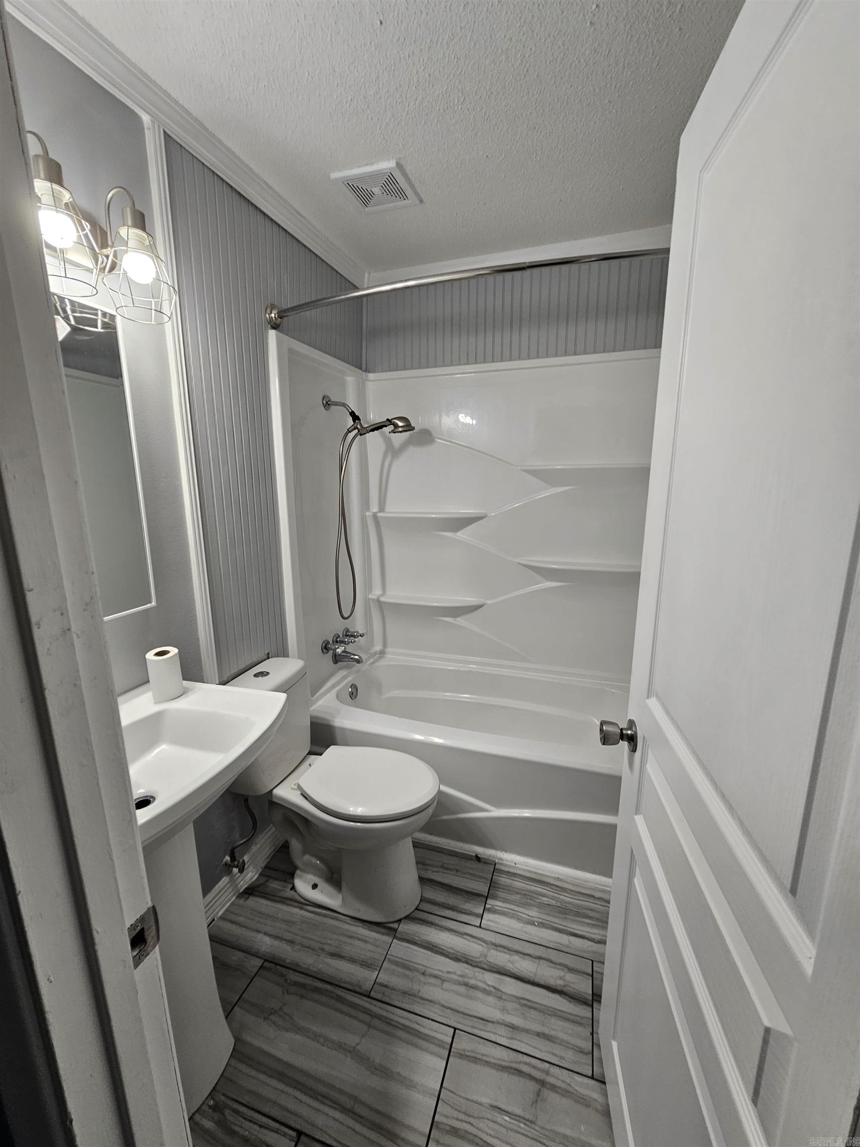 East Hickman & Mcconnell - Residential Lease